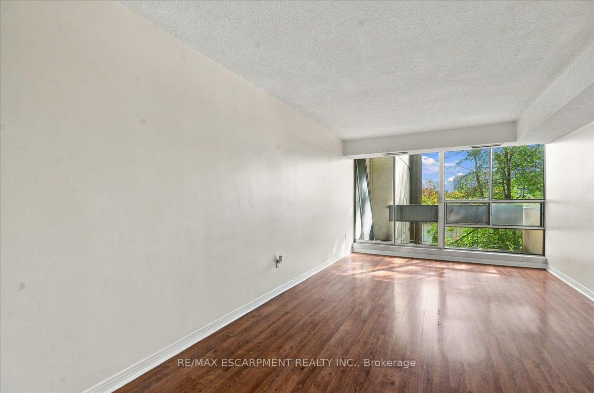 1300 Marlborough Court 322 Property Photo 6