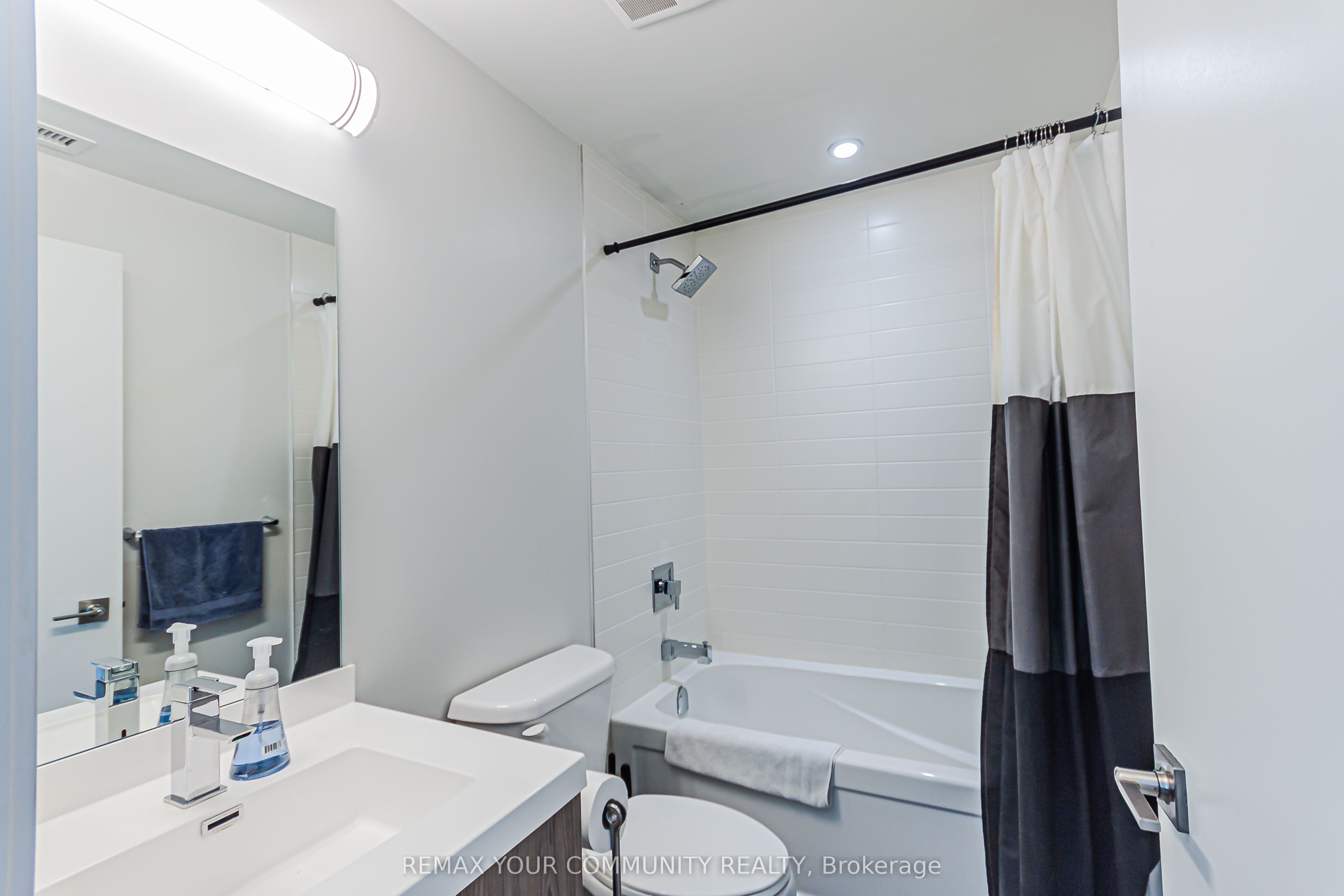 2081 Fairview Street 1806 Property Photo 17