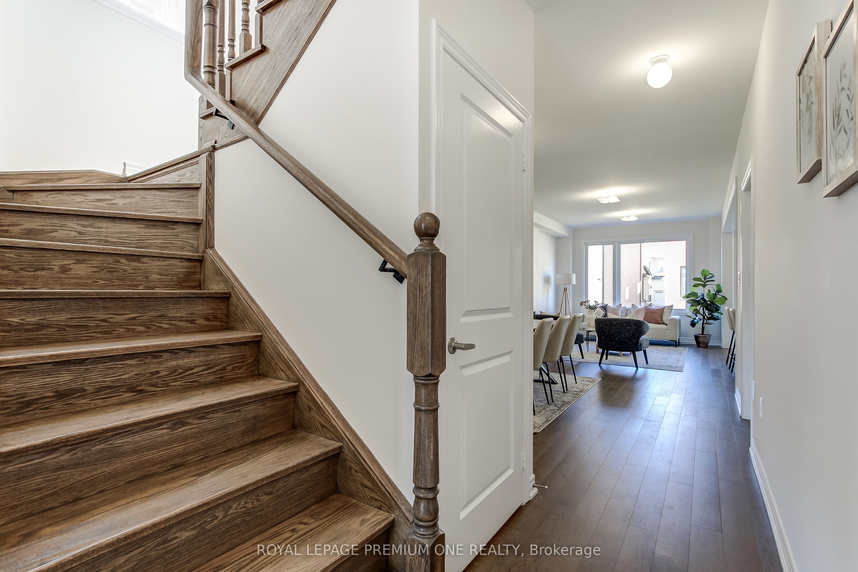 849 Hickory Crescent Property Photo 5