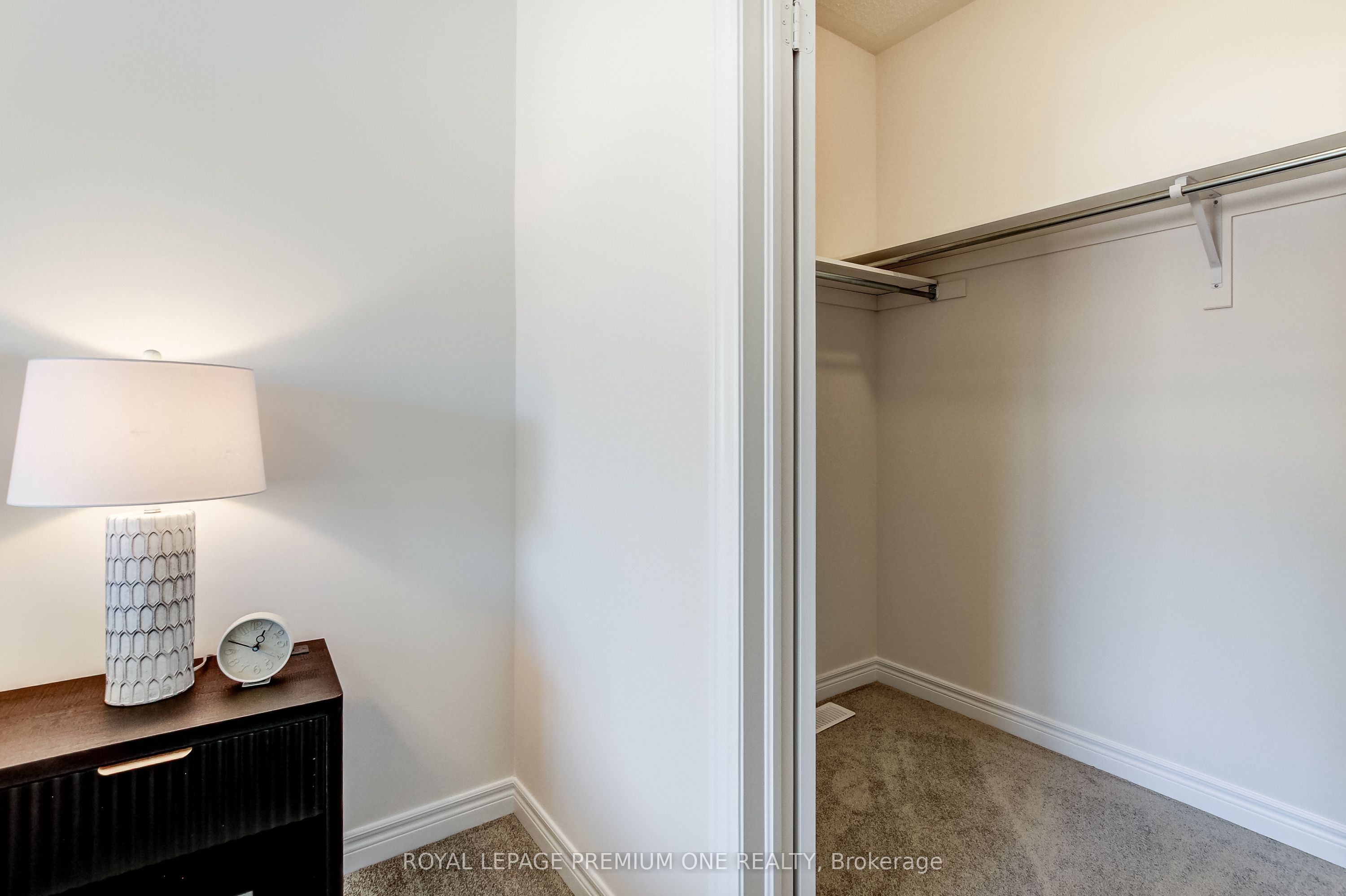 849 Hickory Crescent Property Photo 24