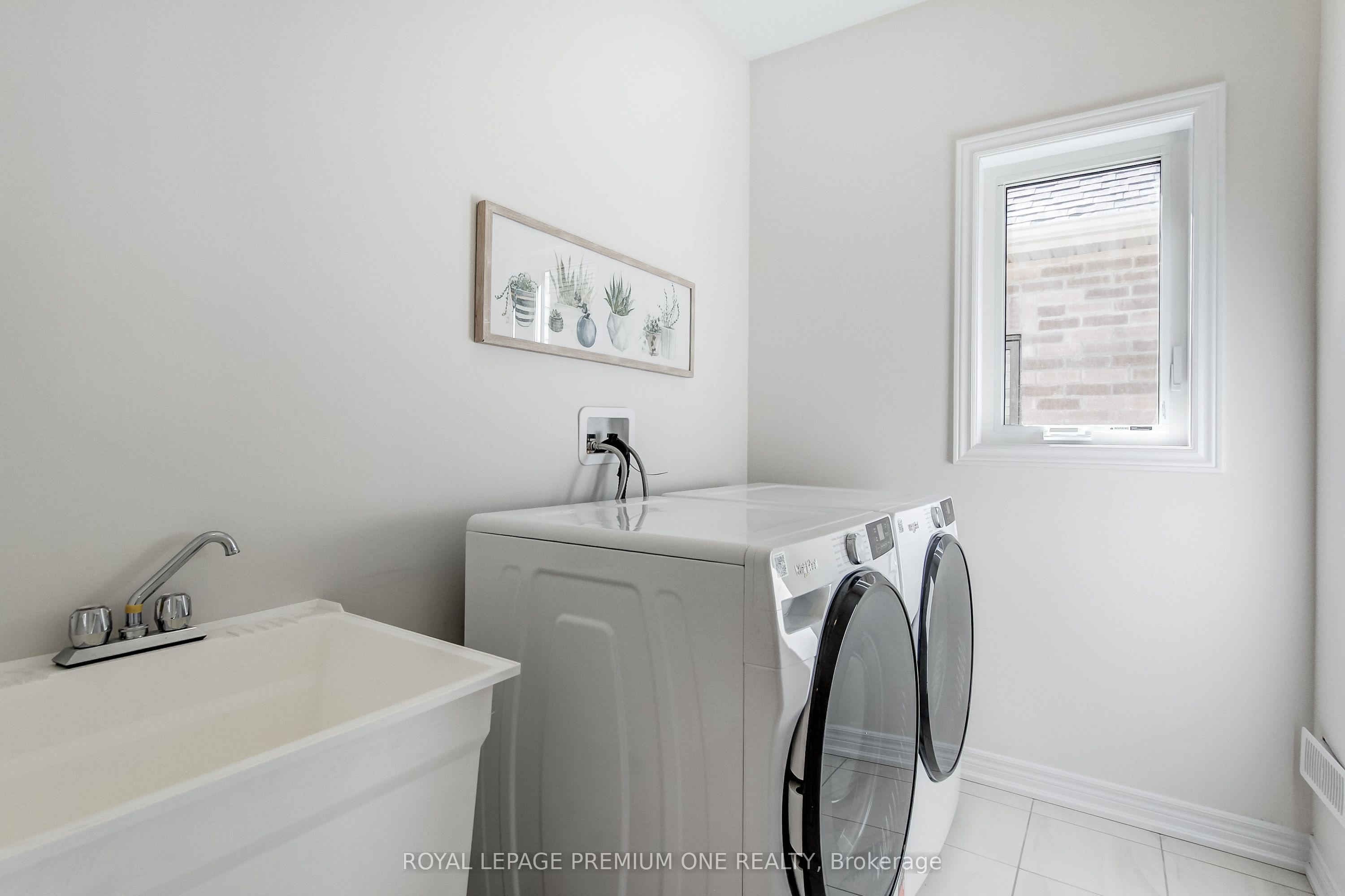 849 Hickory Crescent Property Photo 28