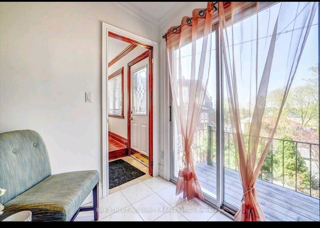 383 Silverthorn Avenue Property Photo 3