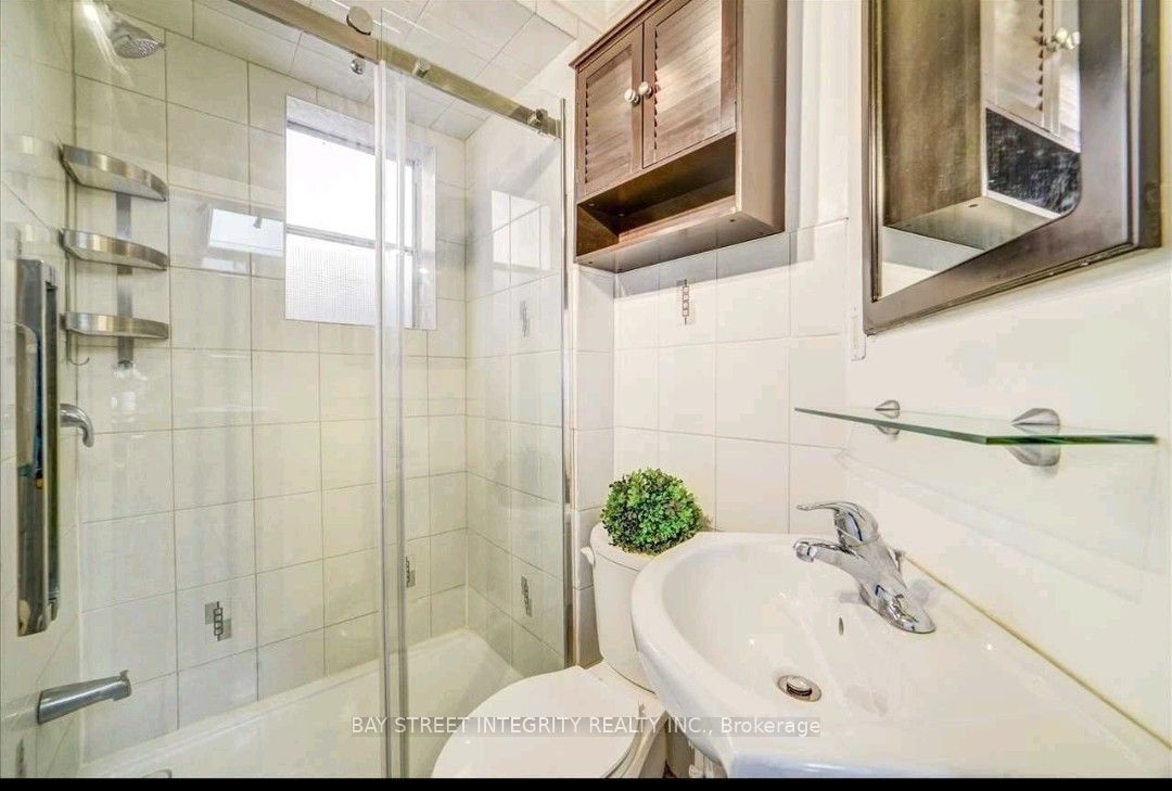 383 Silverthorn Avenue Property Photo 10