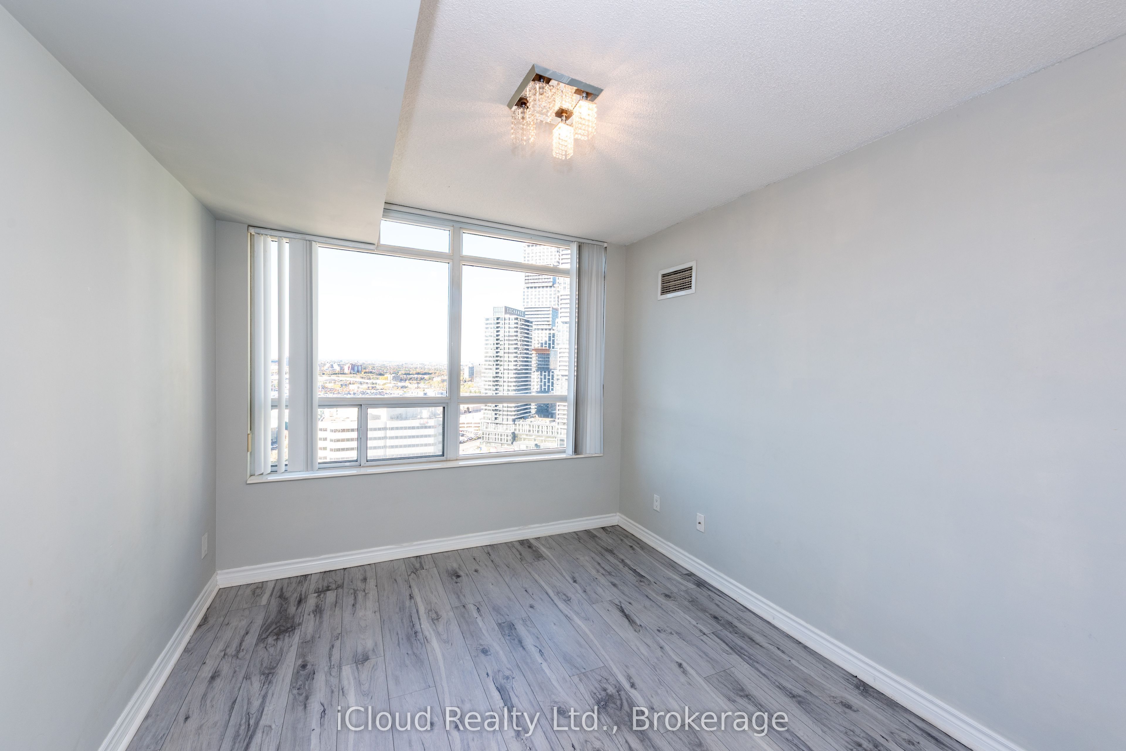 3888 Duke Of York Boulevard 2521 Property Photo 21