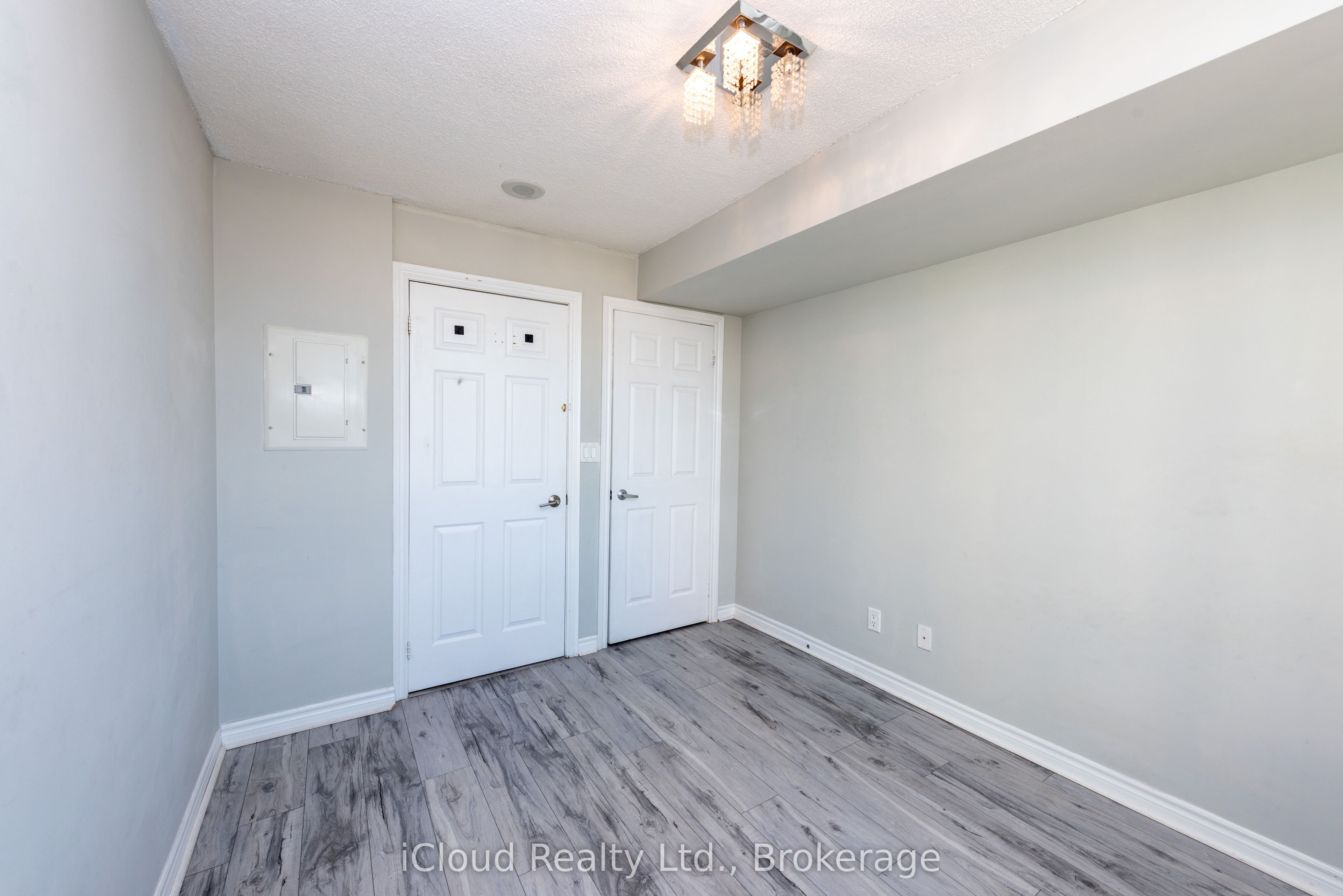 3888 Duke Of York Boulevard 2521 Property Photo 22