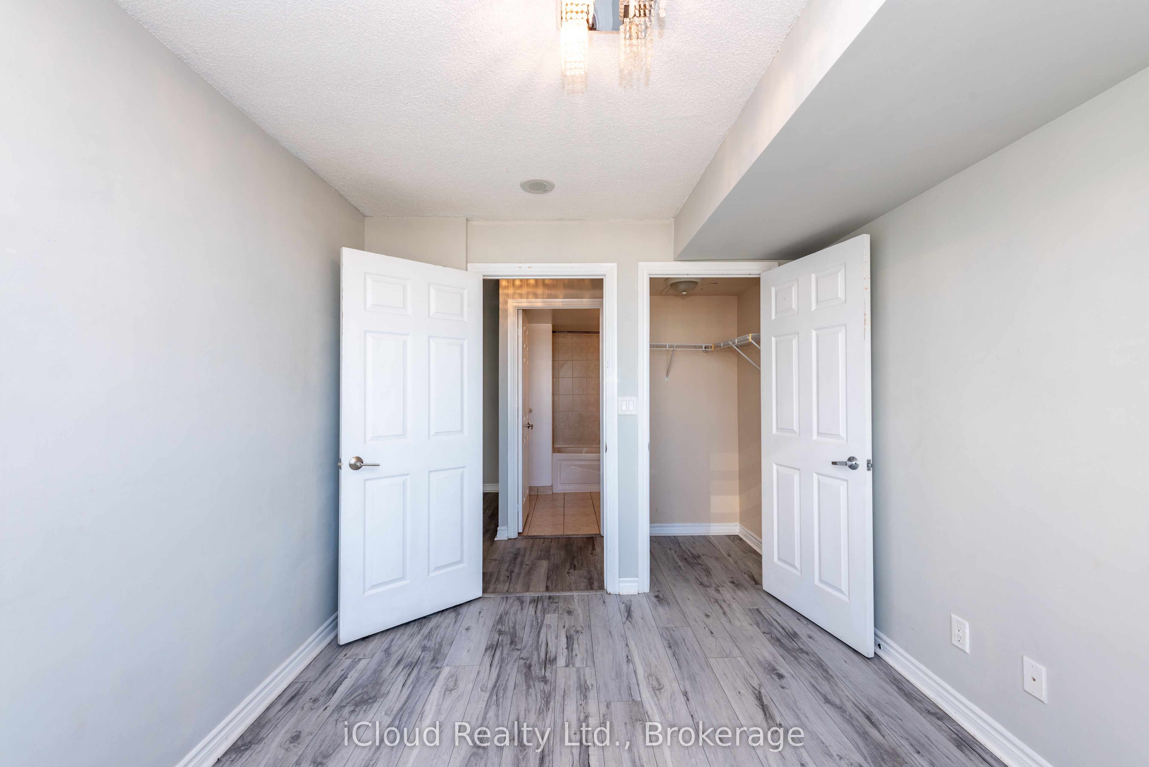 3888 Duke Of York Boulevard 2521 Property Photo 23