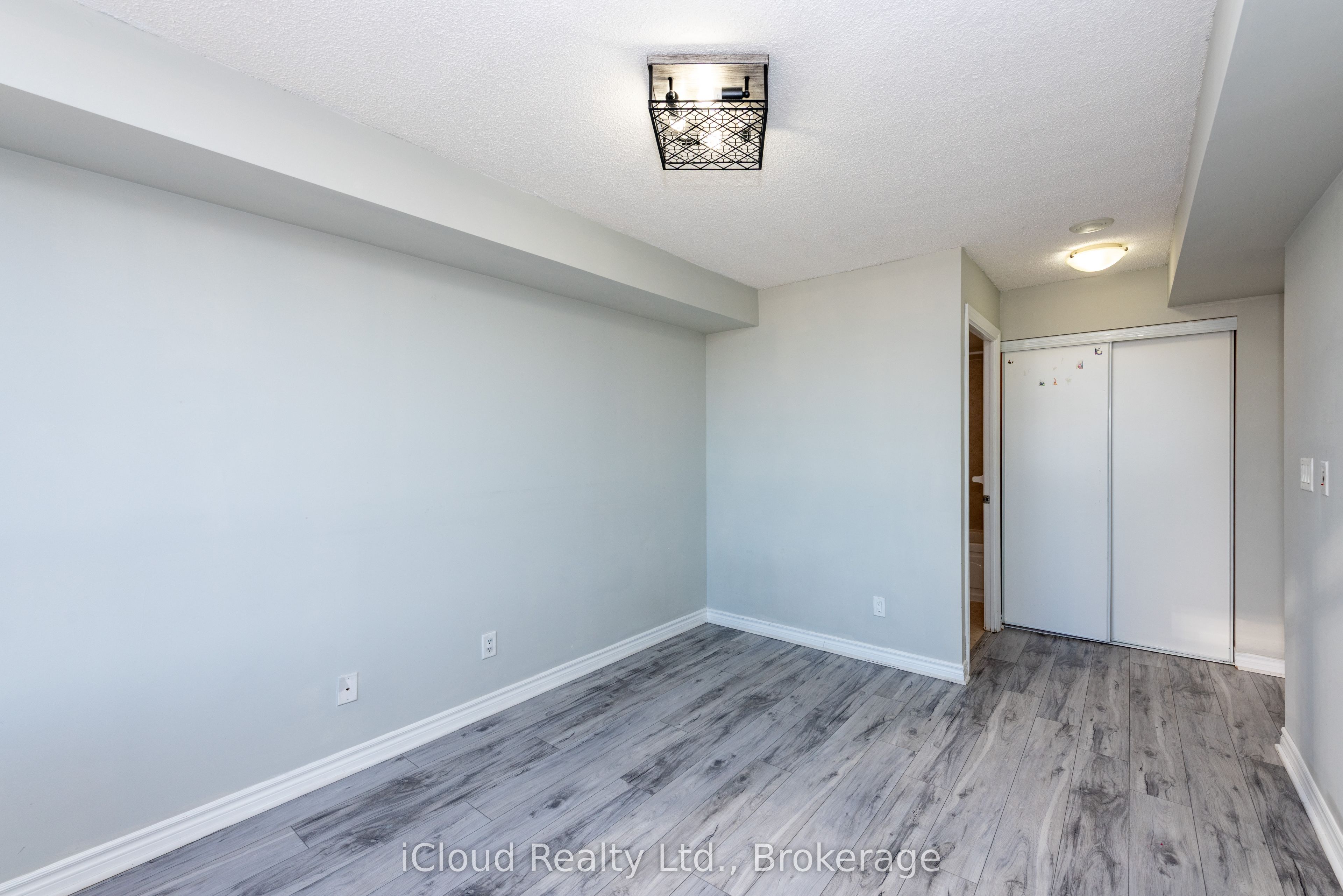 3888 Duke Of York Boulevard 2521 Property Photo 26