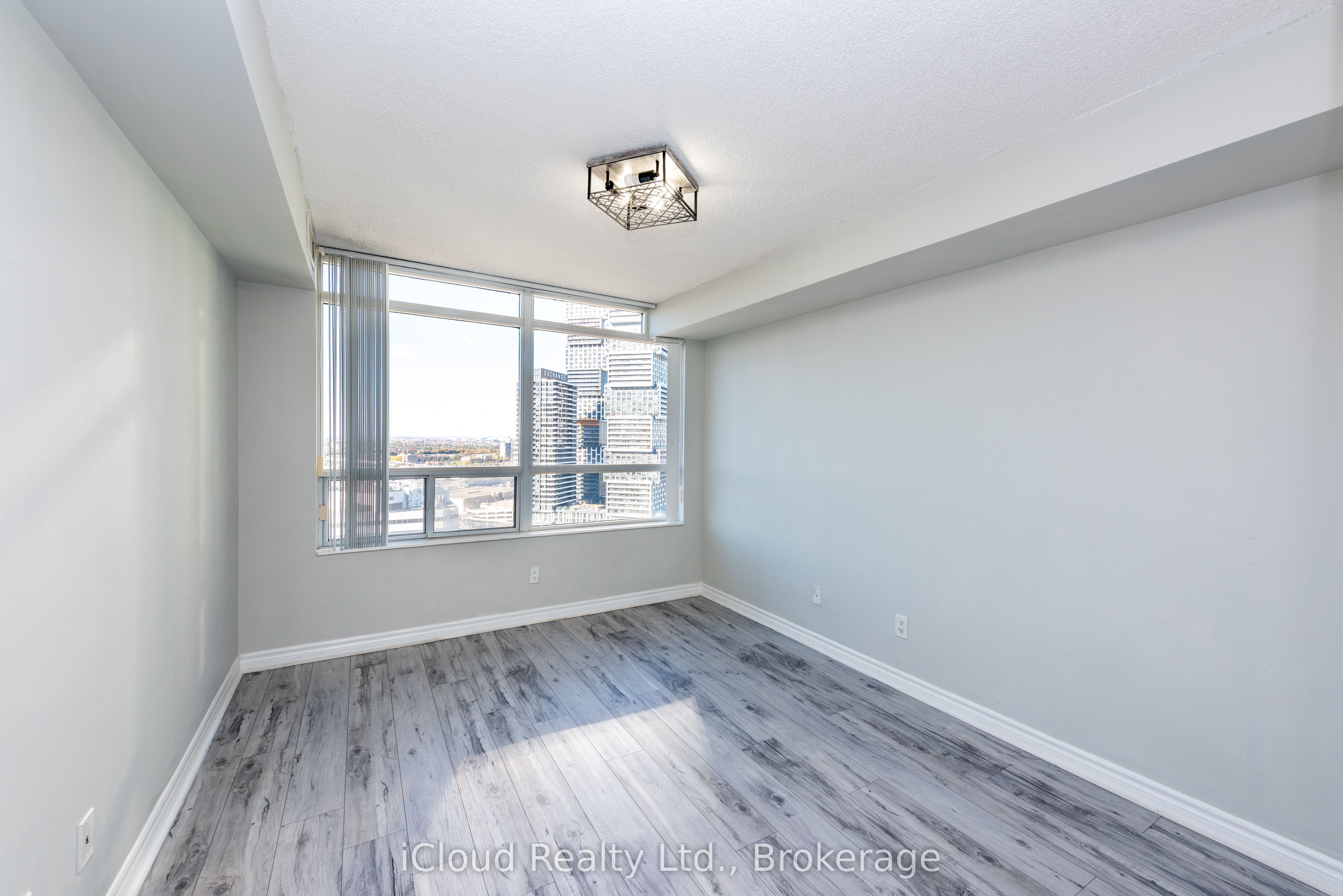 3888 Duke Of York Boulevard 2521 Property Photo 28