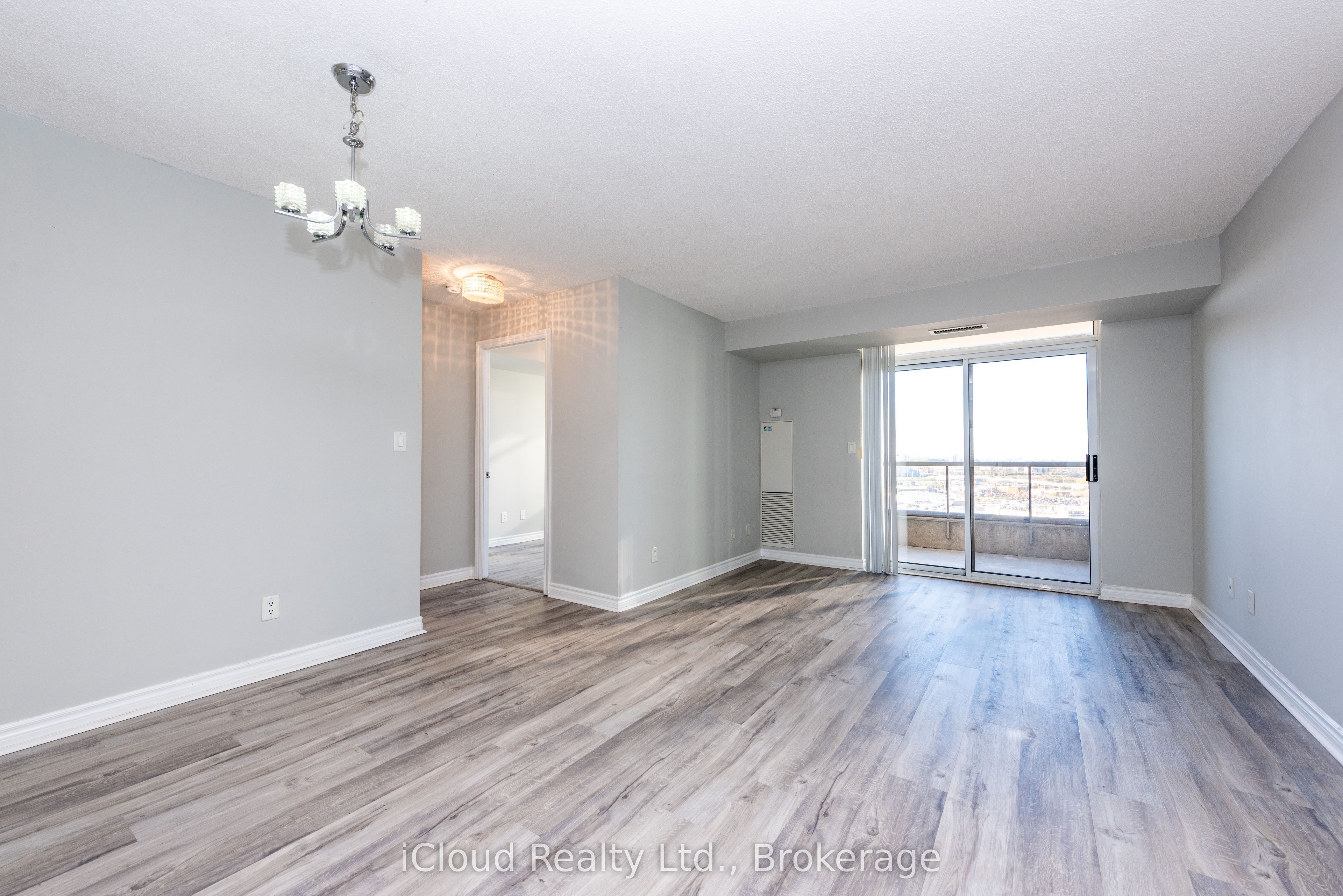 3888 Duke Of York Boulevard 2521 Property Photo 32