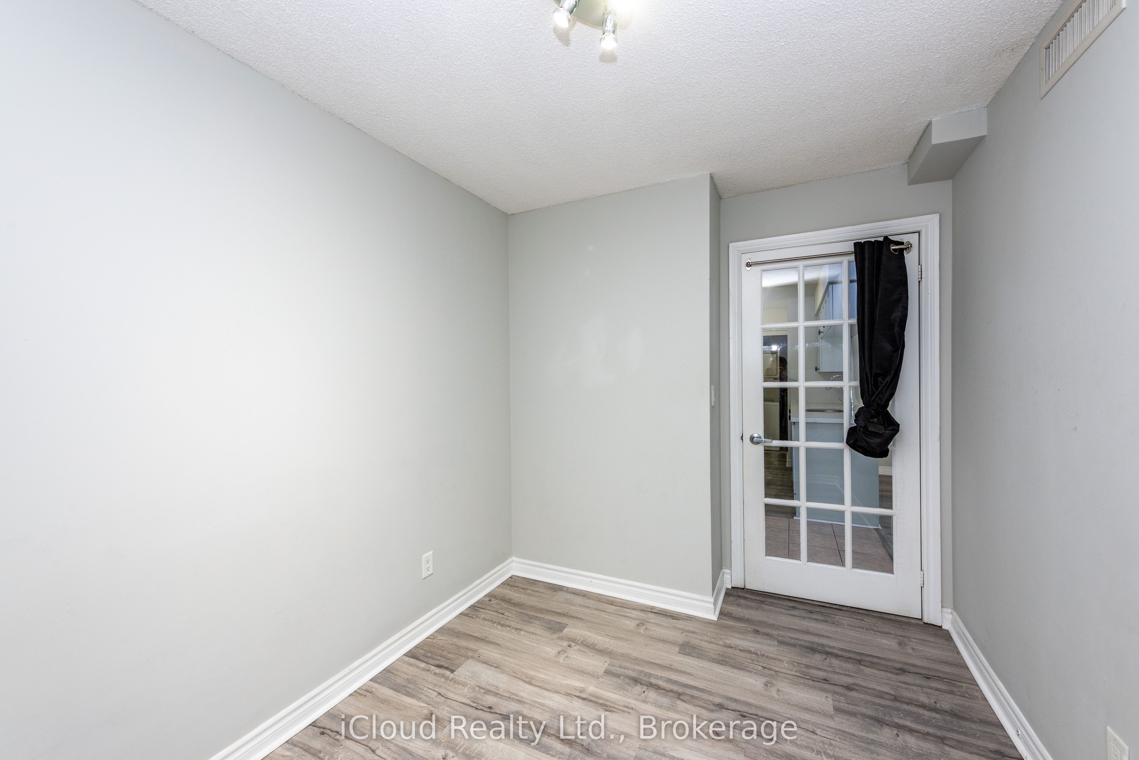 3888 Duke Of York Boulevard 2521 Property Photo 33