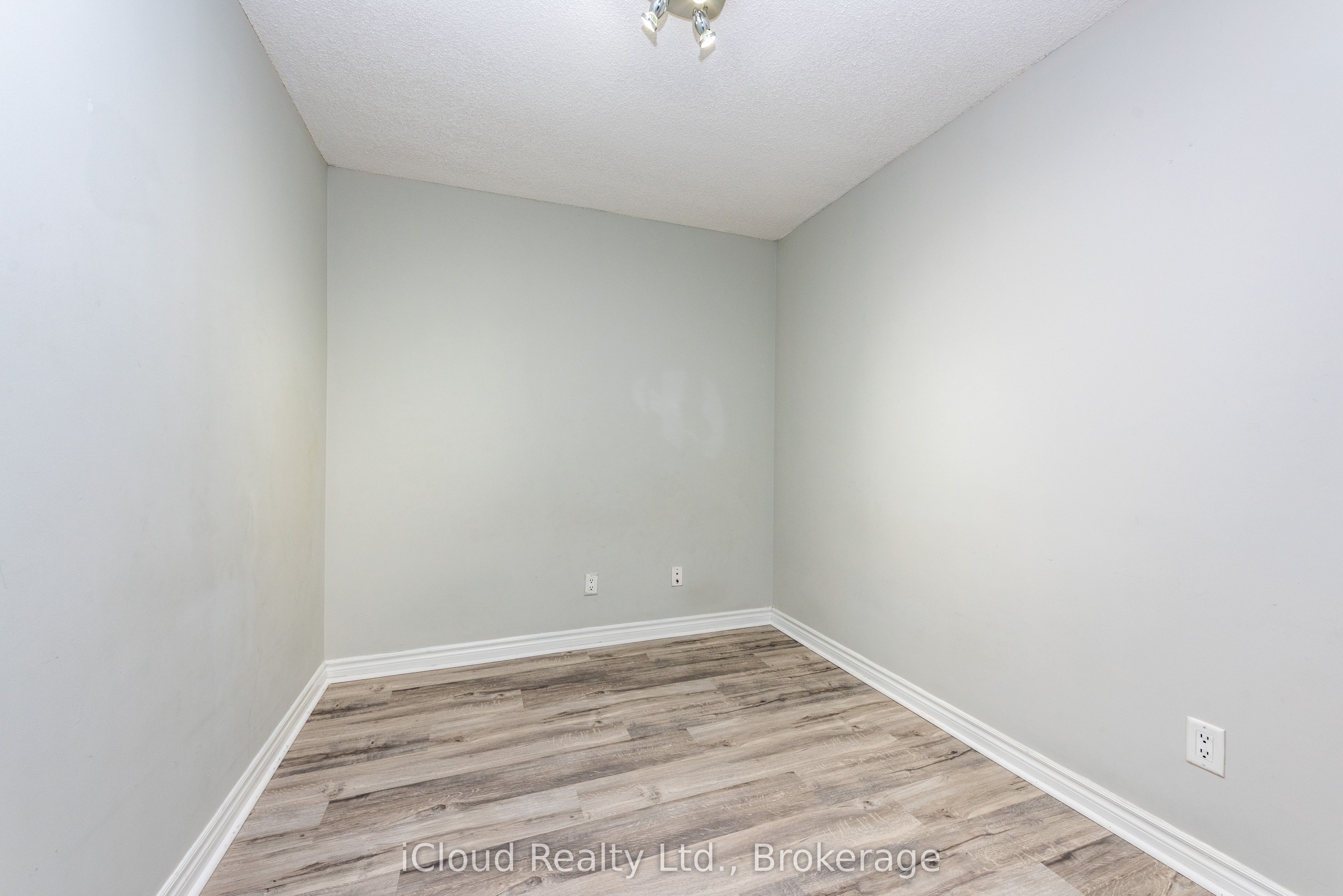3888 Duke Of York Boulevard 2521 Property Photo 34