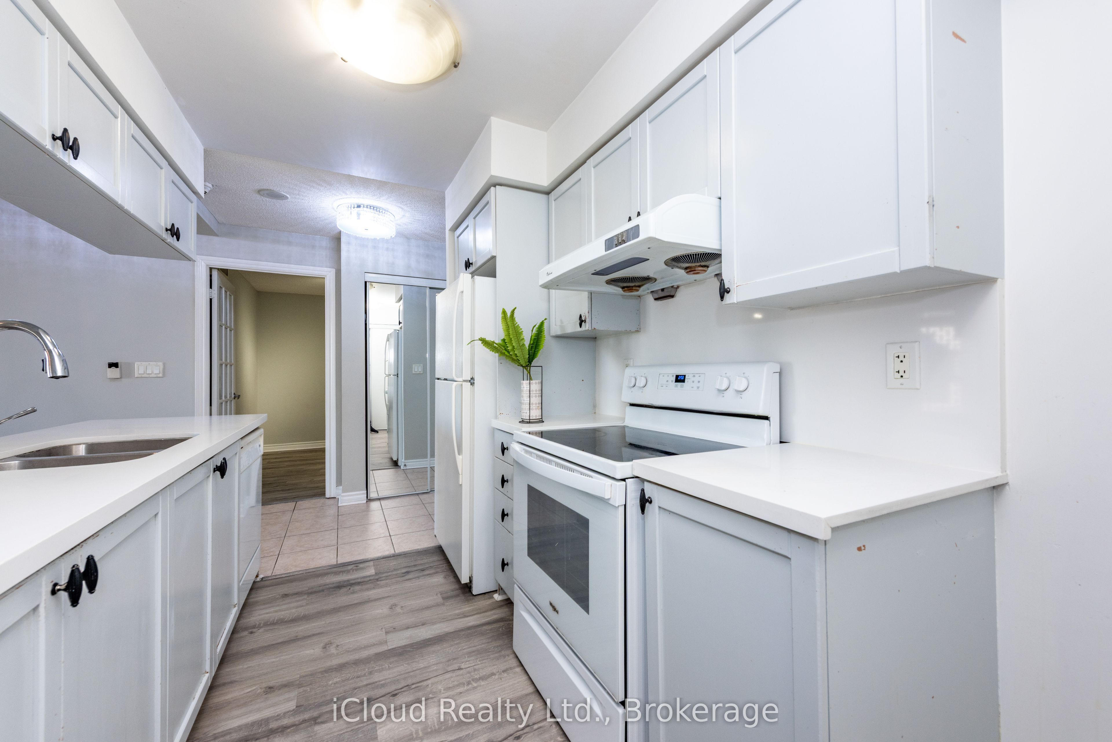 3888 Duke Of York Boulevard 2521 Property Photo 35