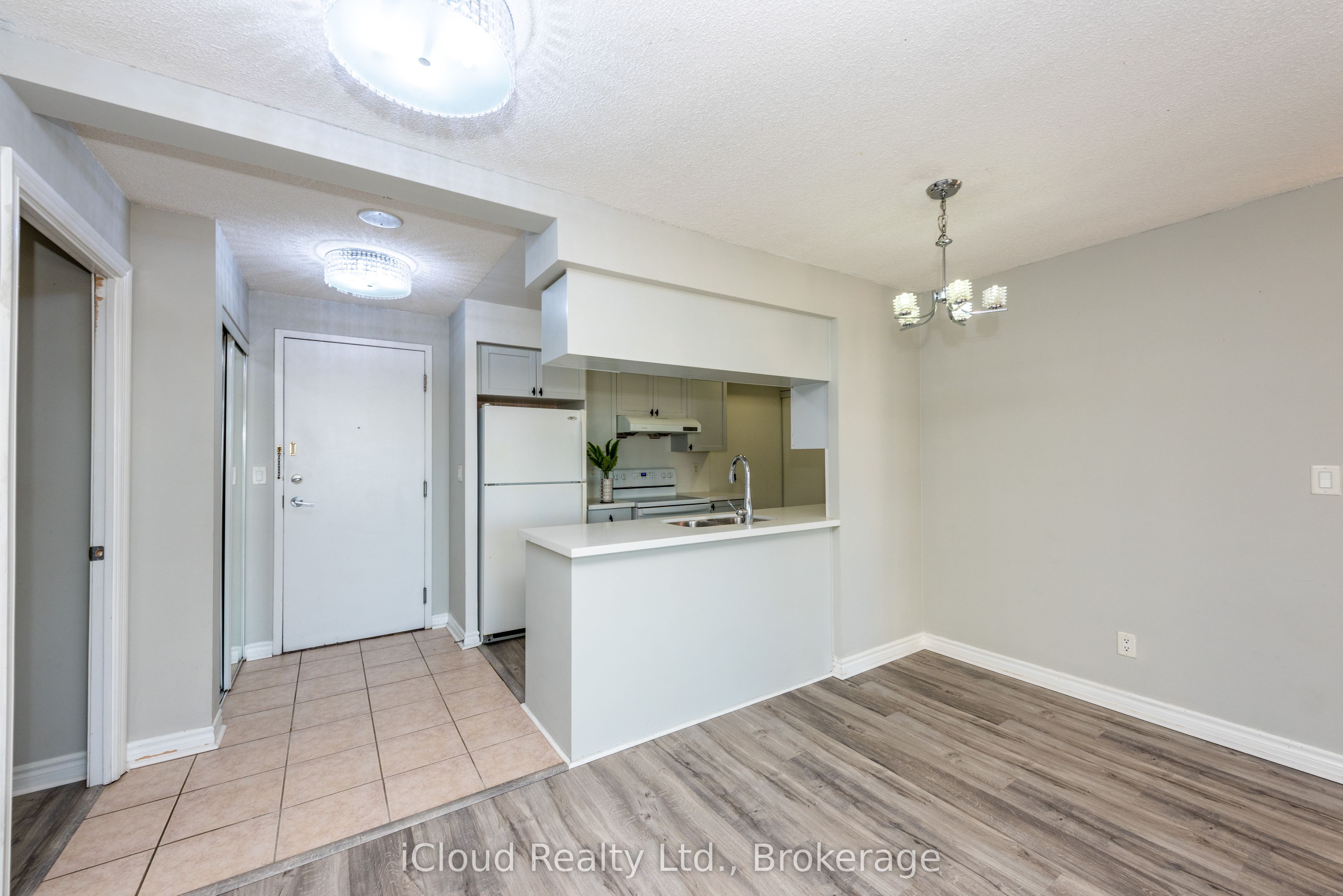 3888 Duke Of York Boulevard 2521 Property Photo 40