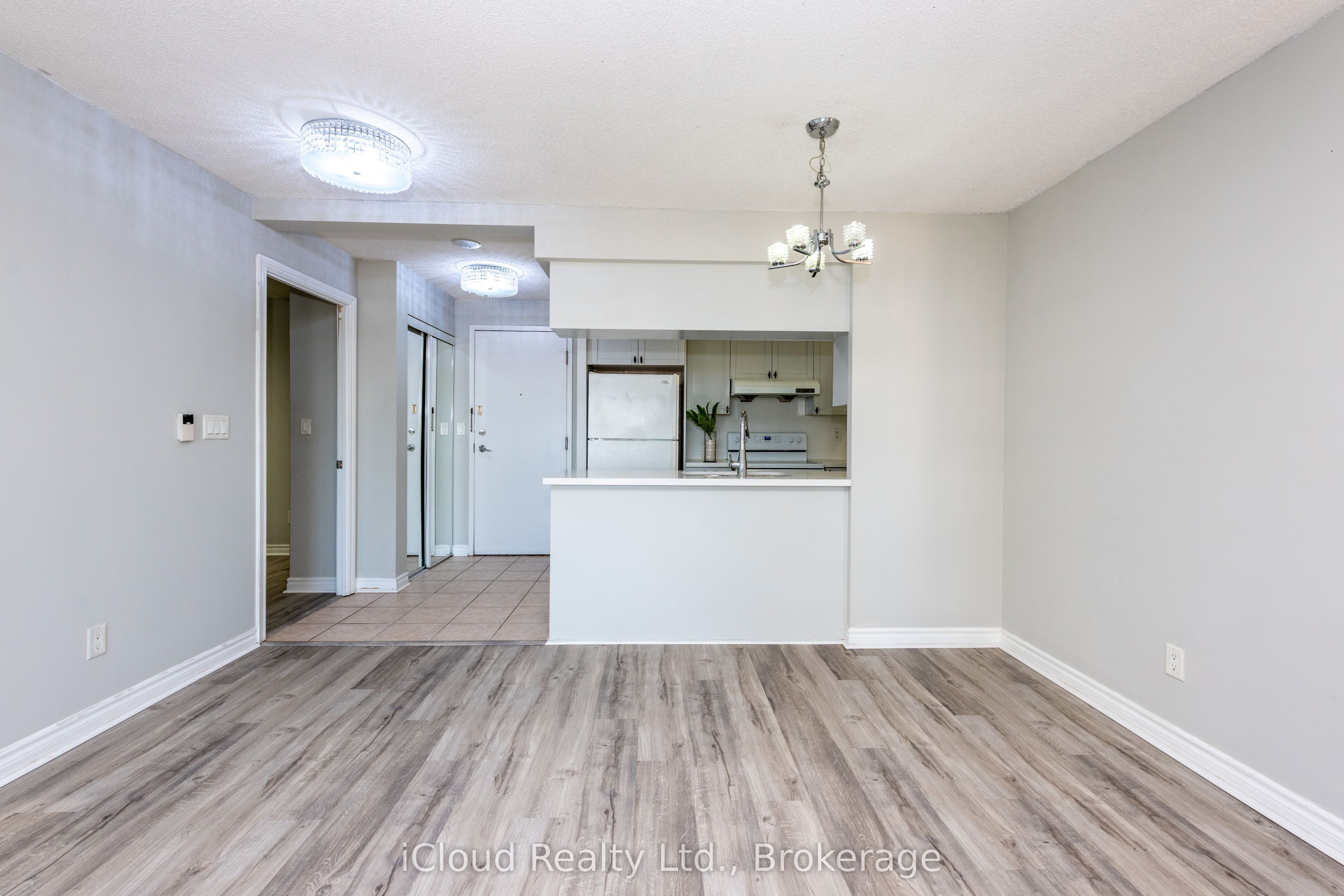 3888 Duke Of York Boulevard 2521 Property Photo 41