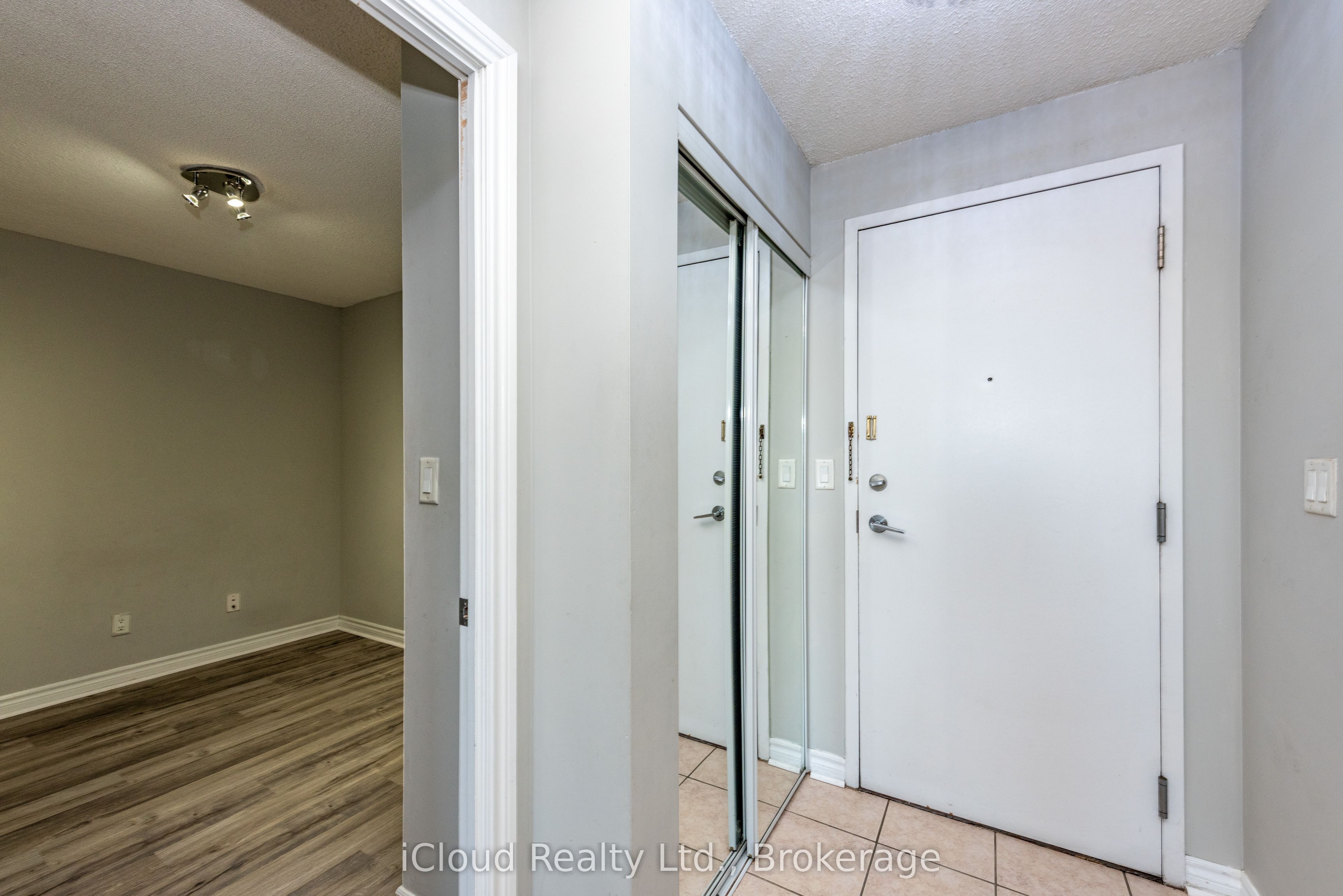 3888 Duke Of York Boulevard 2521 Property Photo 42