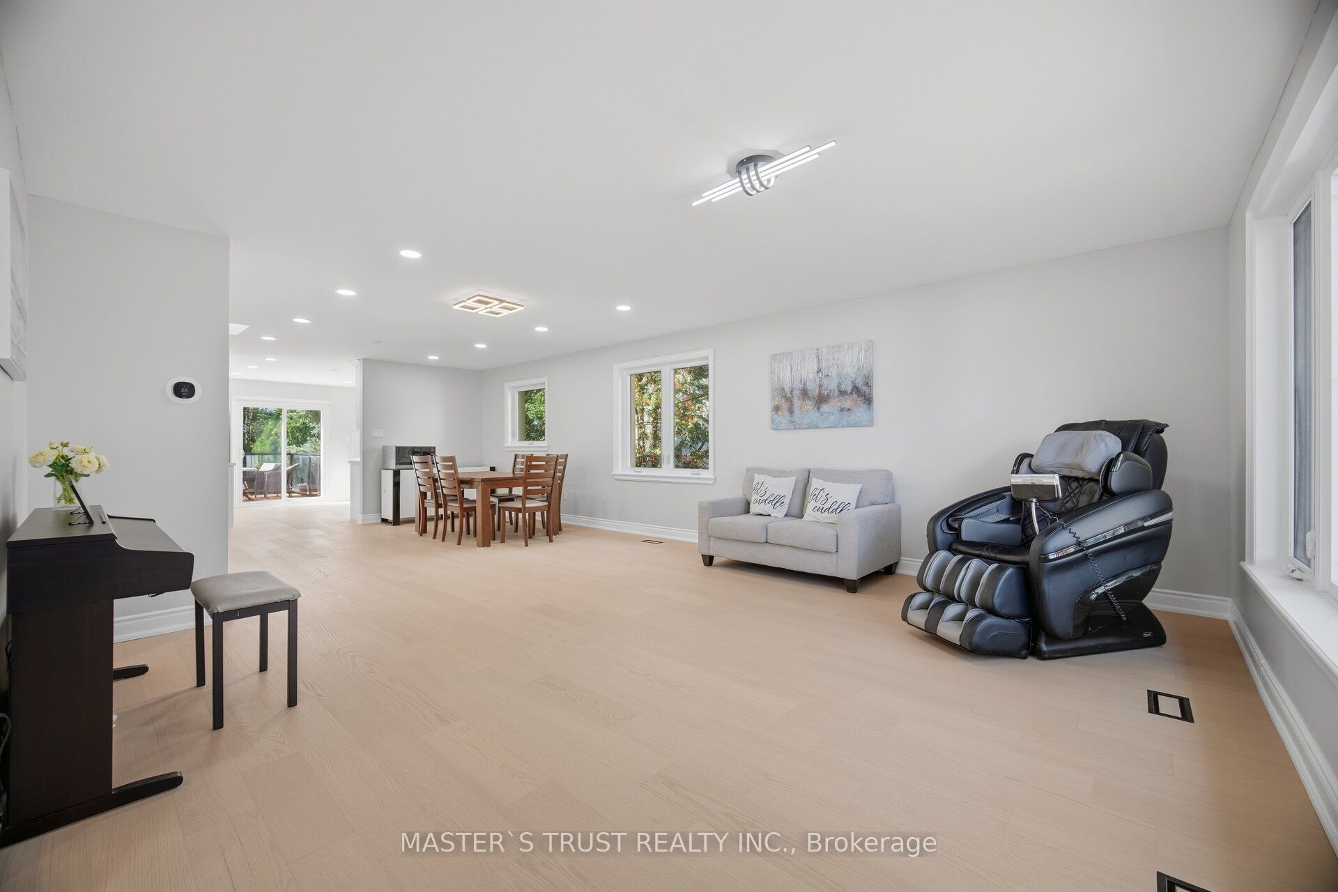 412 Sandmere Place Property Photo 5