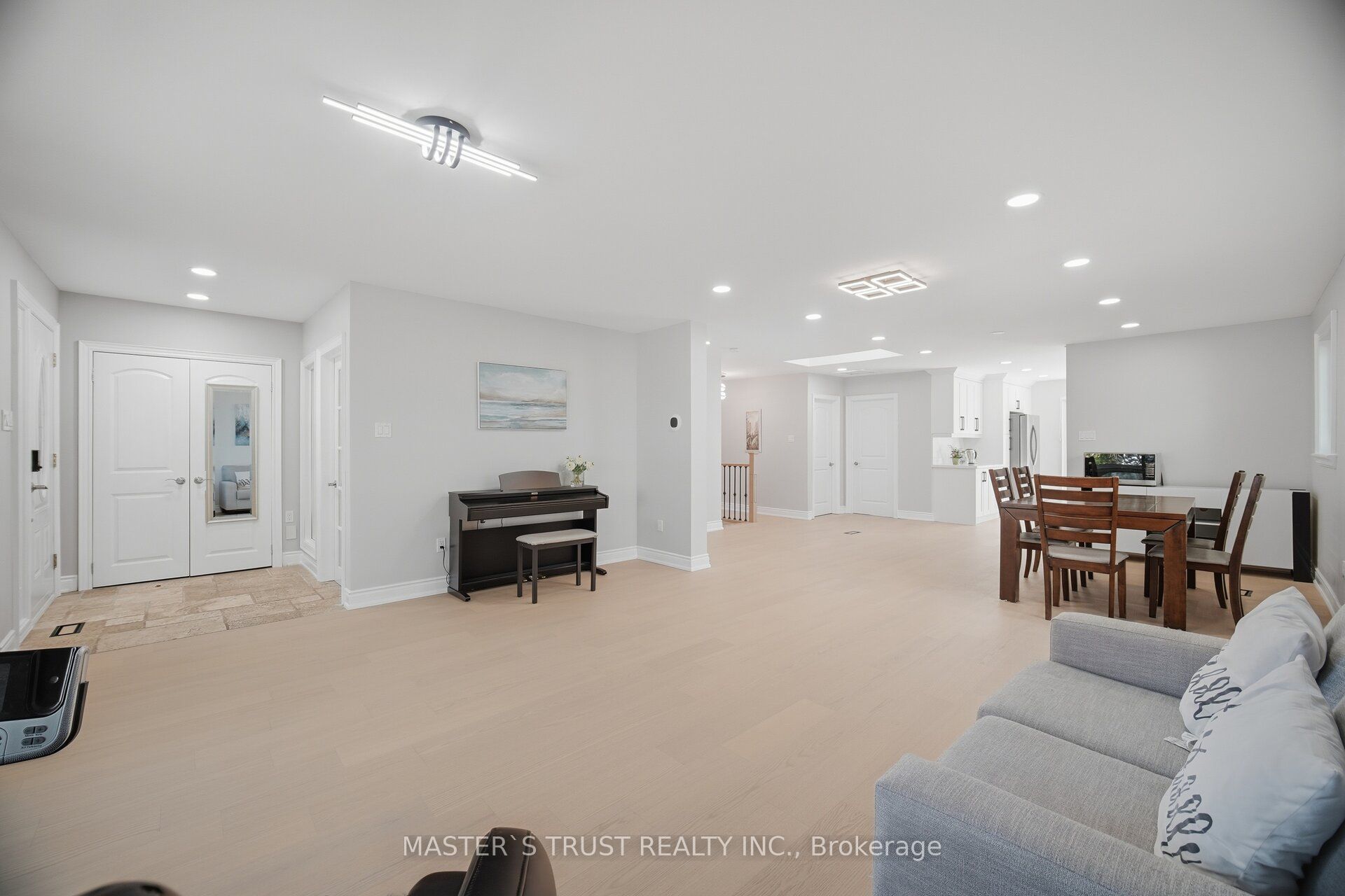 412 Sandmere Place Property Photo 7