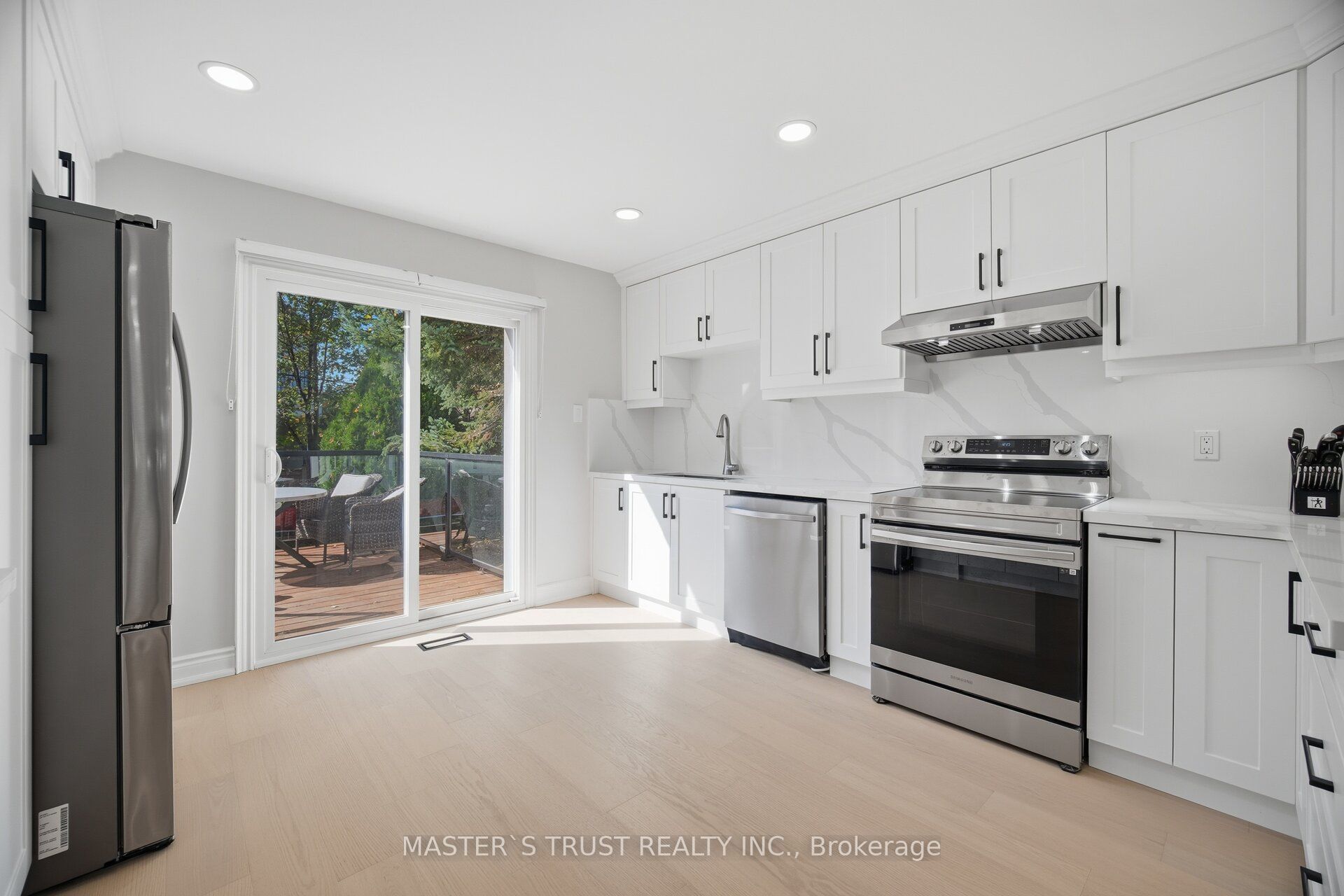 412 Sandmere Place Property Photo 9