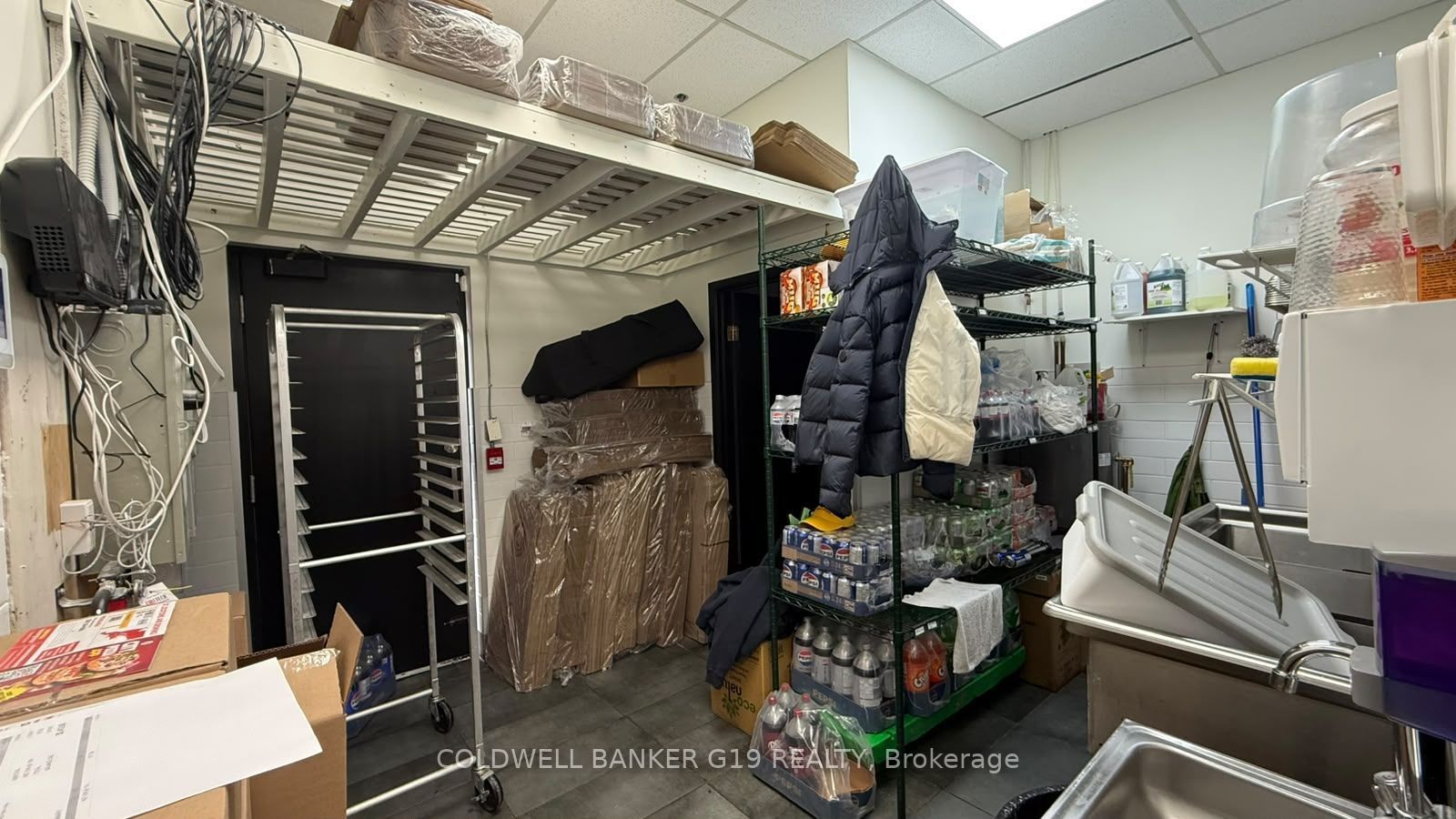 1865 Lakeshore Road W Property Photo 9