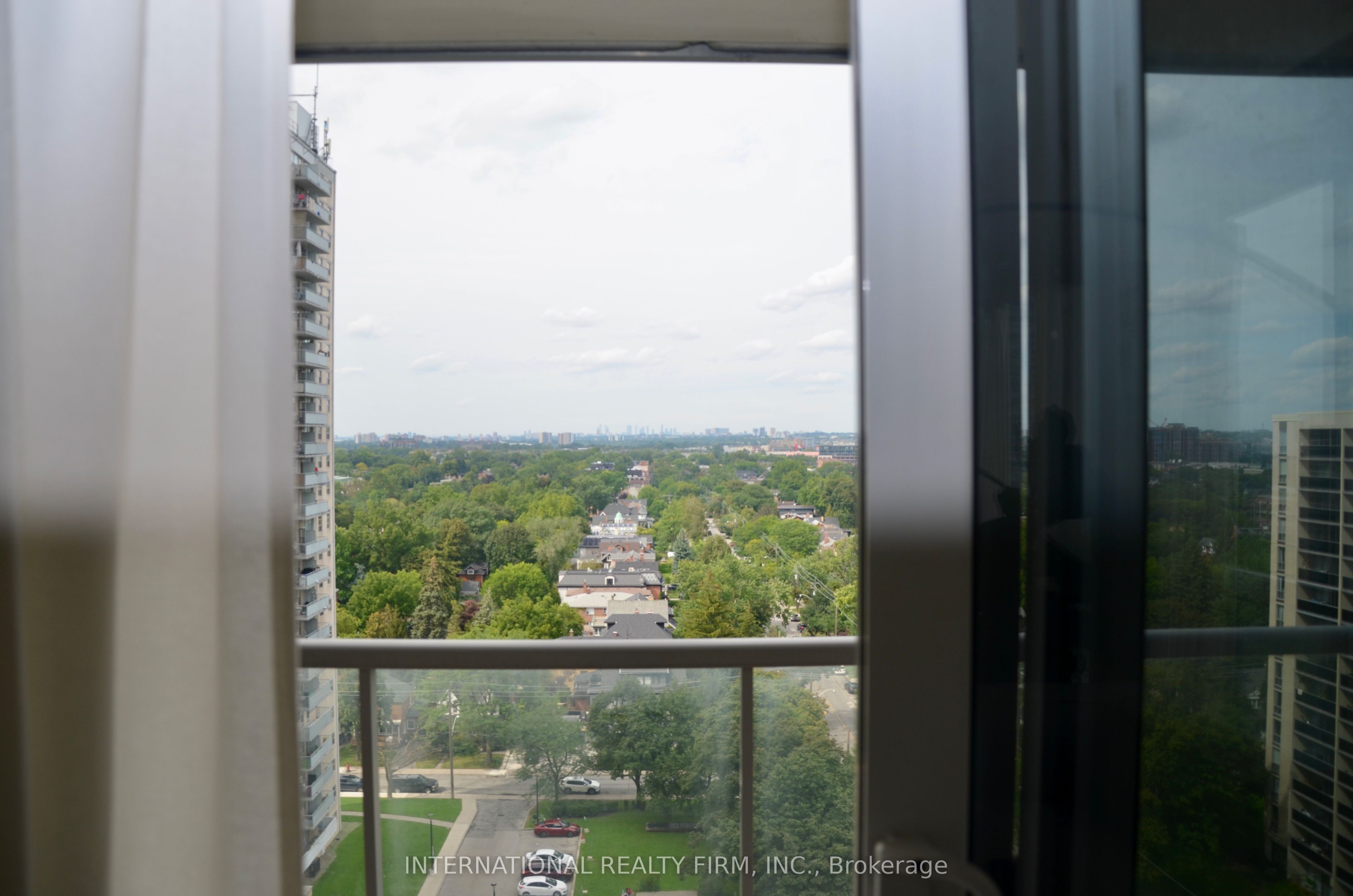 70 High Park Avenue 1403 Property Photo 7