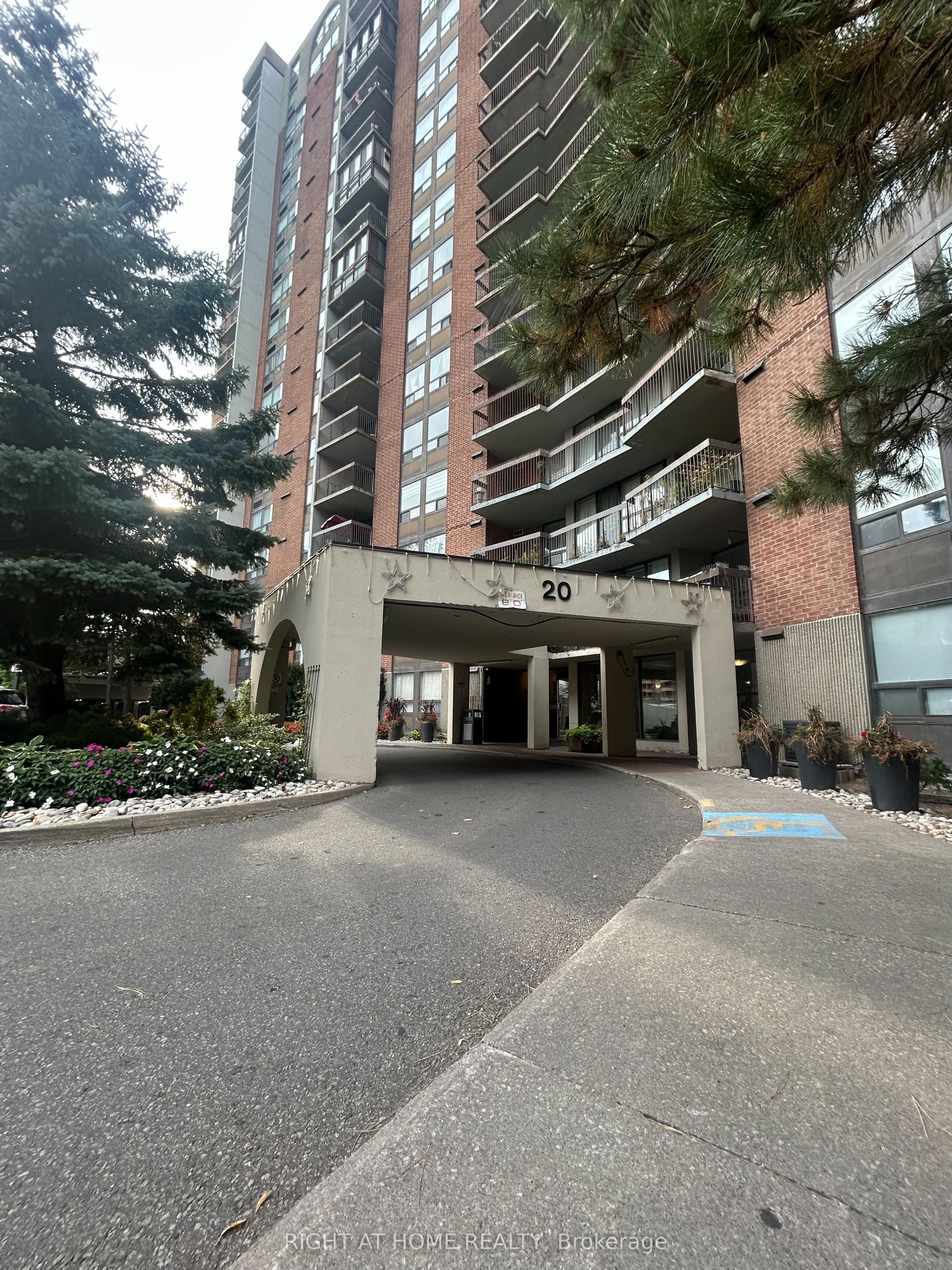 20 Mississauga Valley Boulevard 1801 Property Photo 1