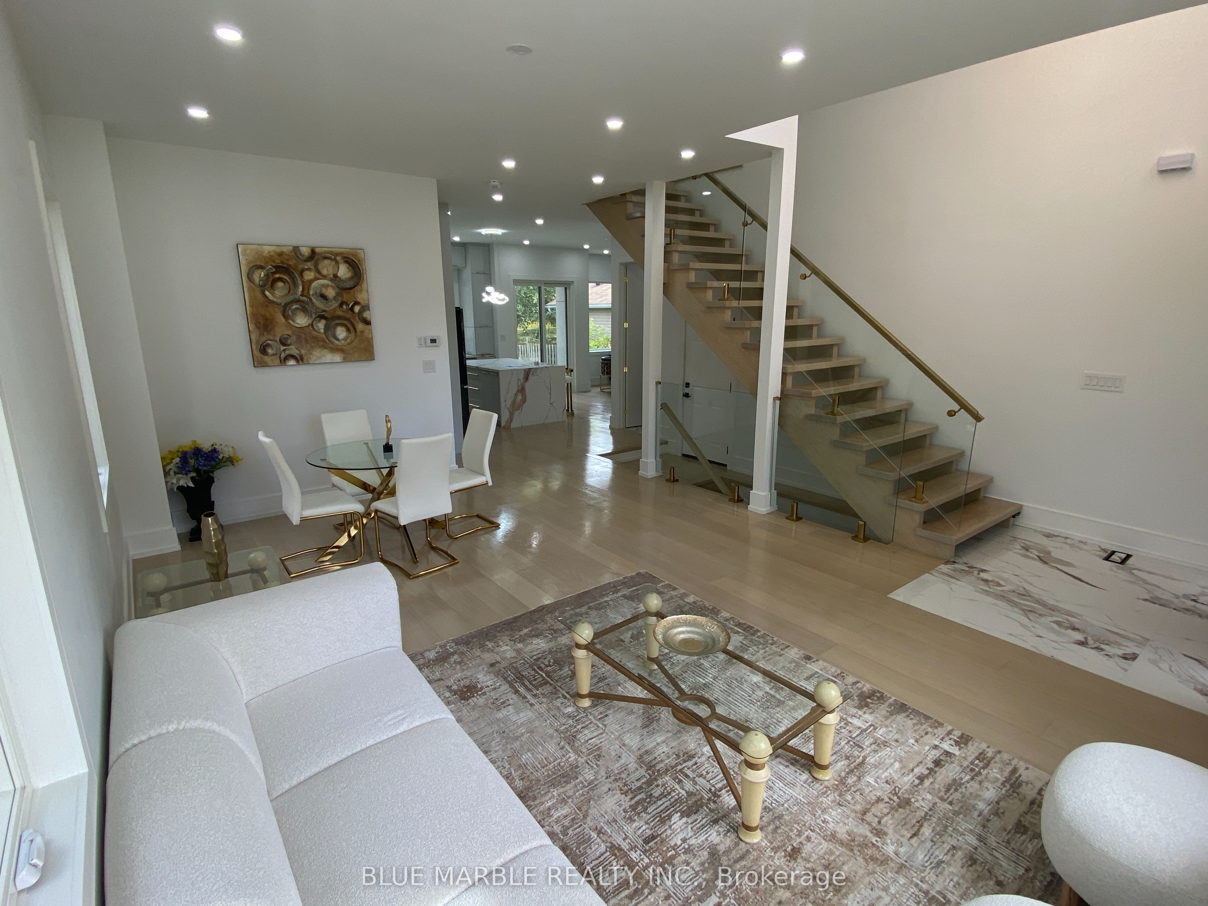 320 Kingsleigh Court Property Photo 8
