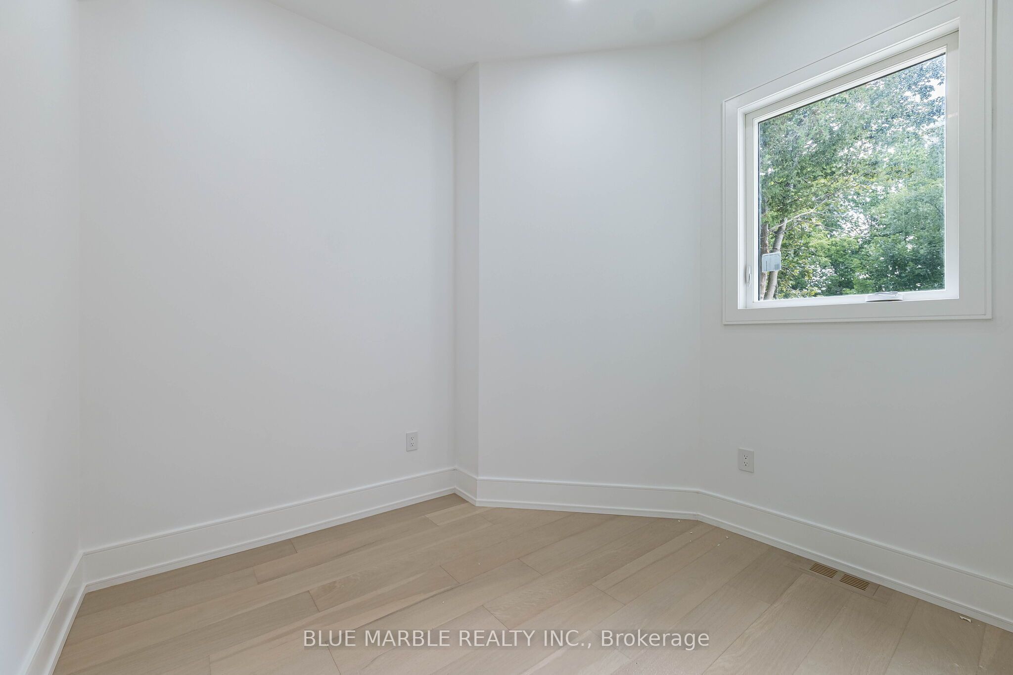 320 Kingsleigh Court Property Photo 19