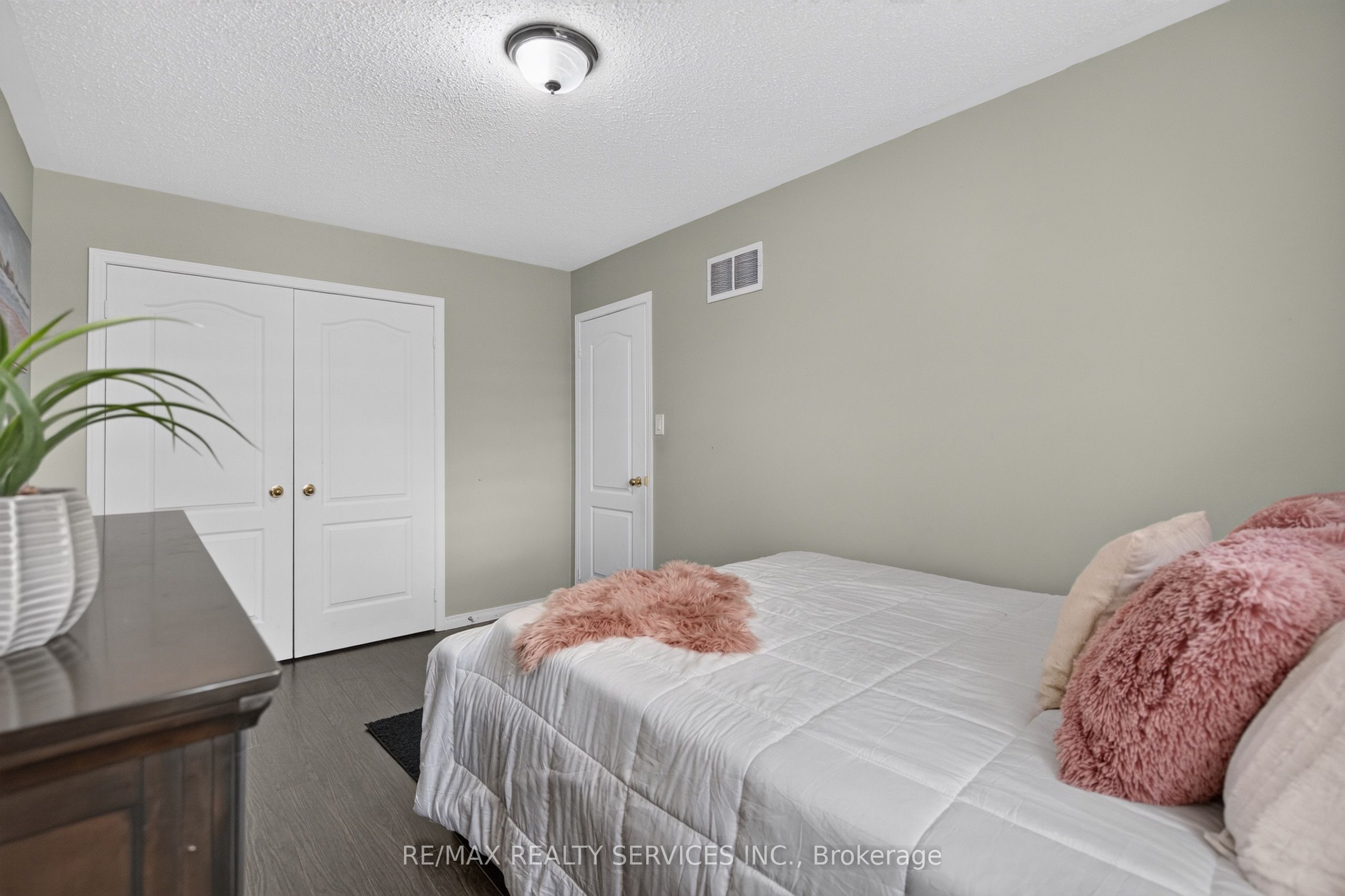 115 Passfield Trail Property Photo 28