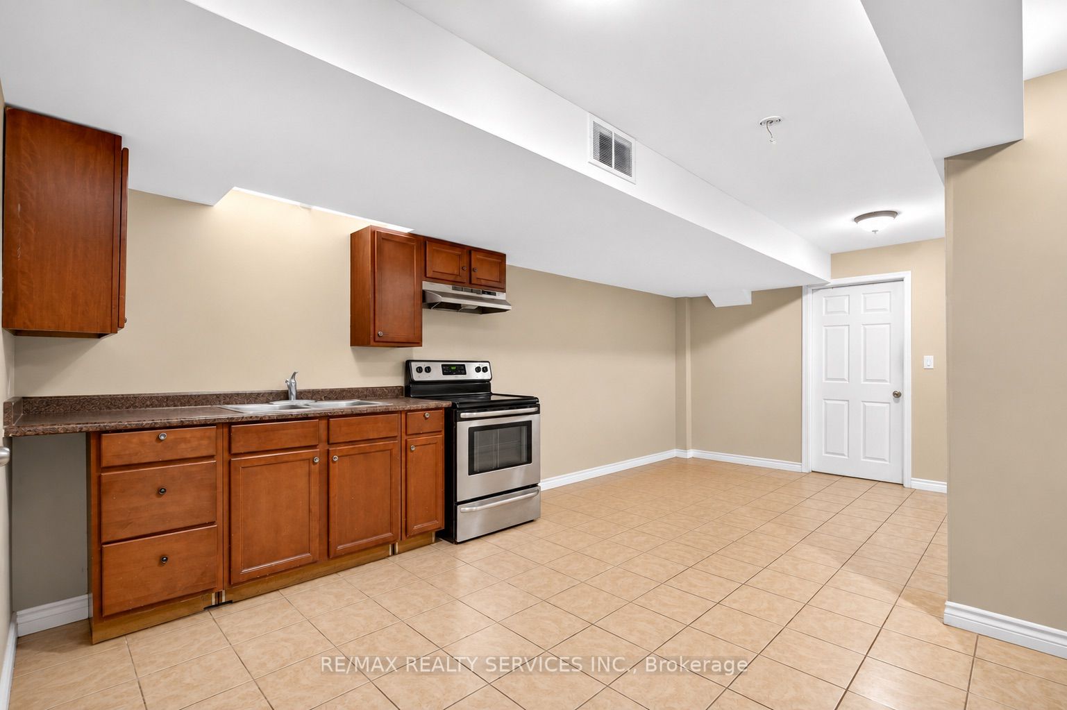 115 Passfield Trail Property Photo 39