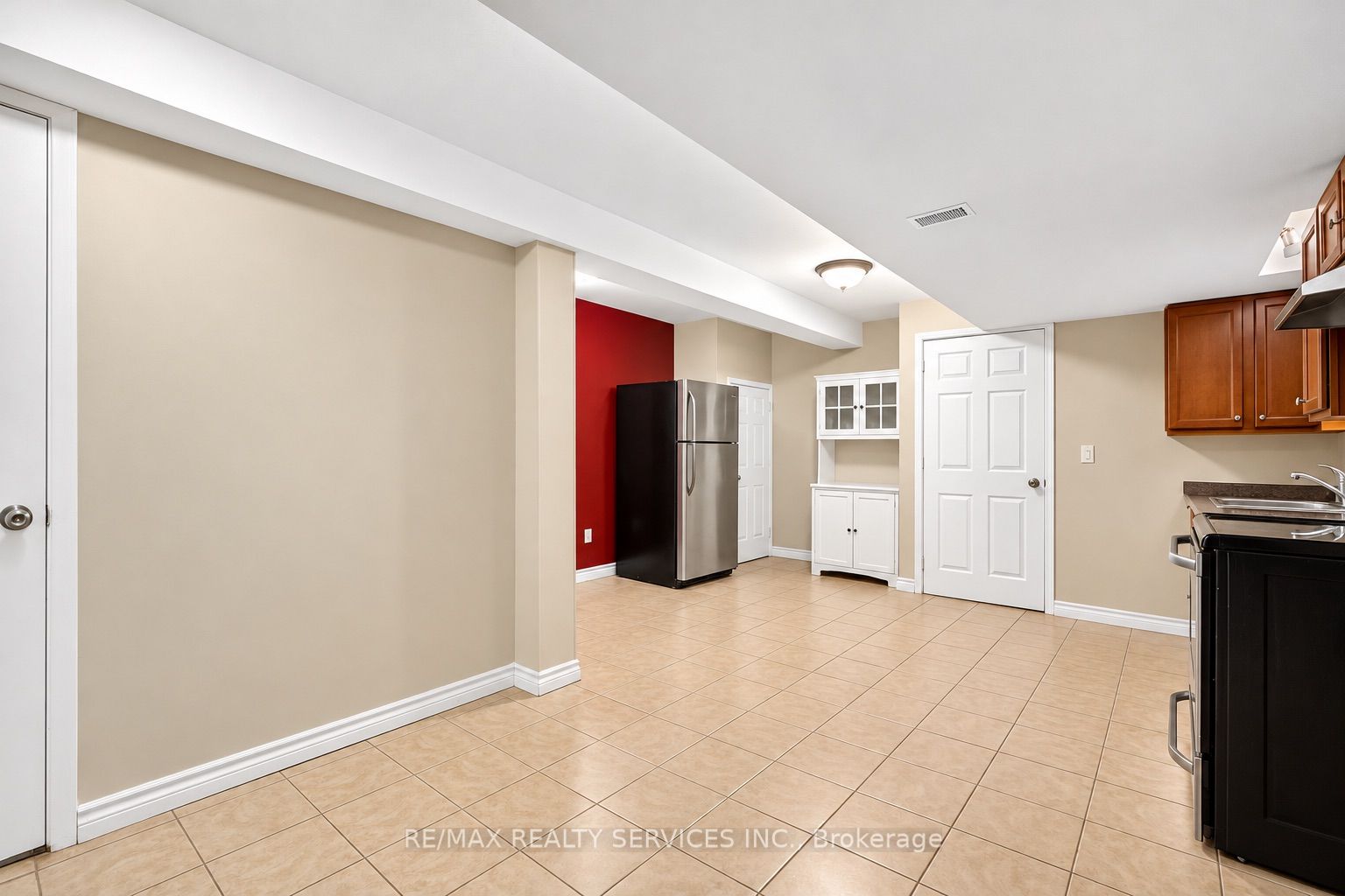 115 Passfield Trail Property Photo 40