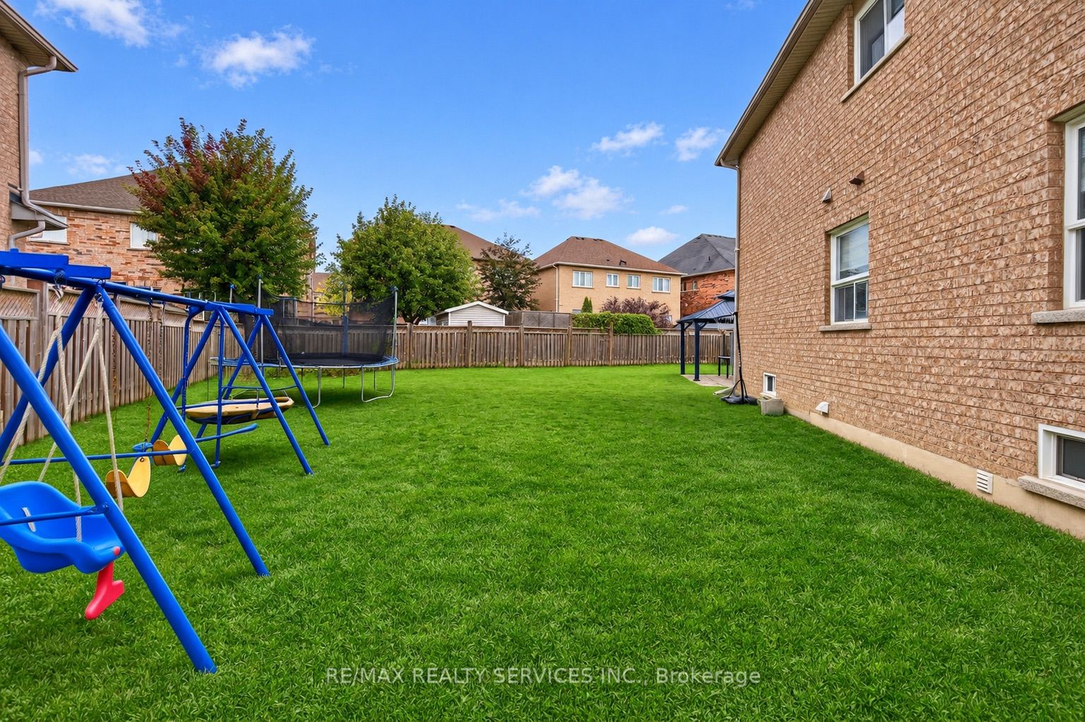 115 Passfield Trail Property Photo 44