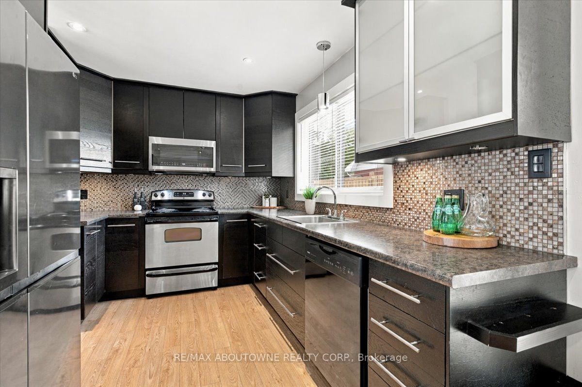 340 Duncombe Drive Property Photo 14