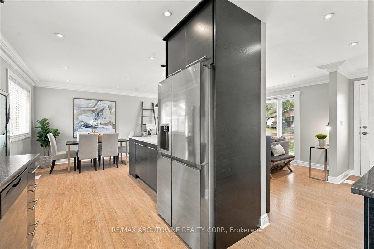 340 Duncombe Drive Property Photo 18