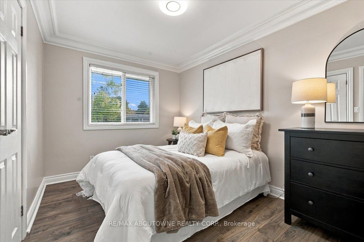 340 Duncombe Drive Property Photo 22