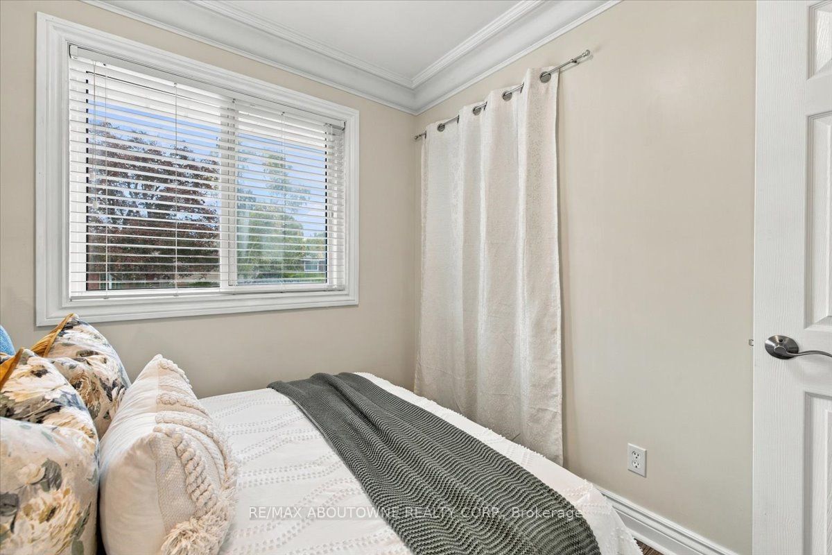 340 Duncombe Drive Property Photo 25