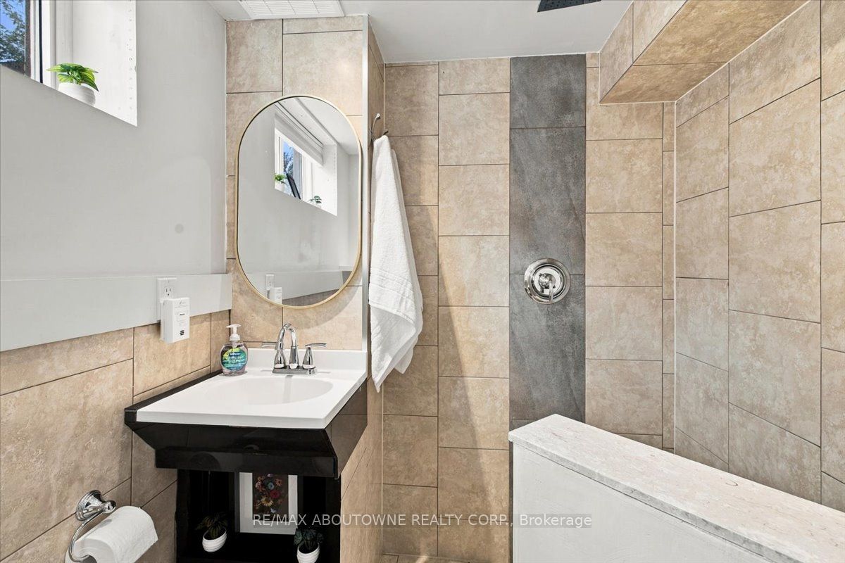 340 Duncombe Drive Property Photo 30