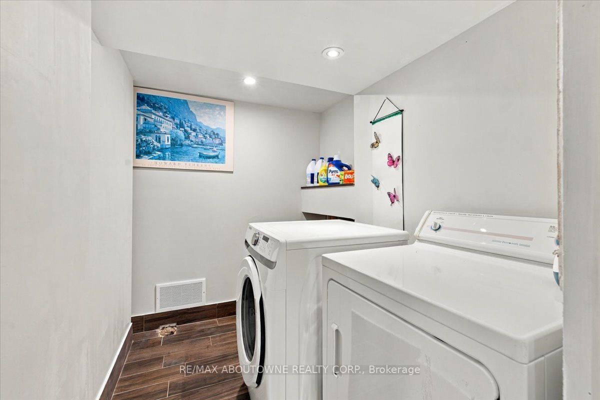 340 Duncombe Drive Property Photo 31