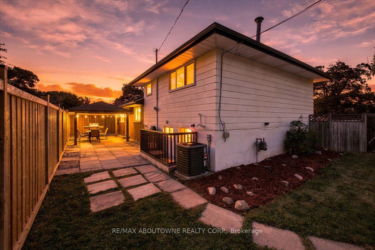 340 Duncombe Drive Property Photo 33