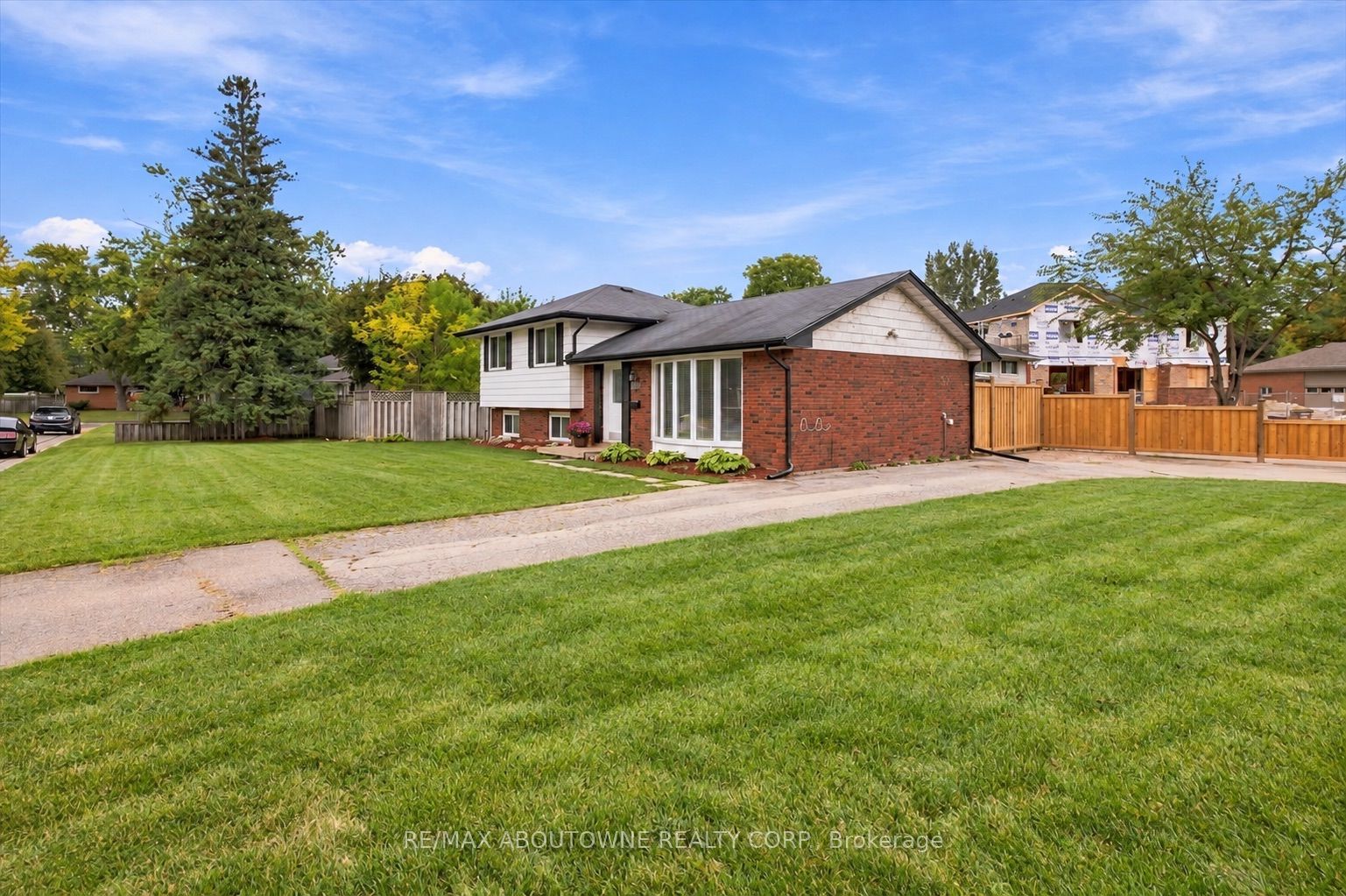 340 Duncombe Drive Property Photo 38