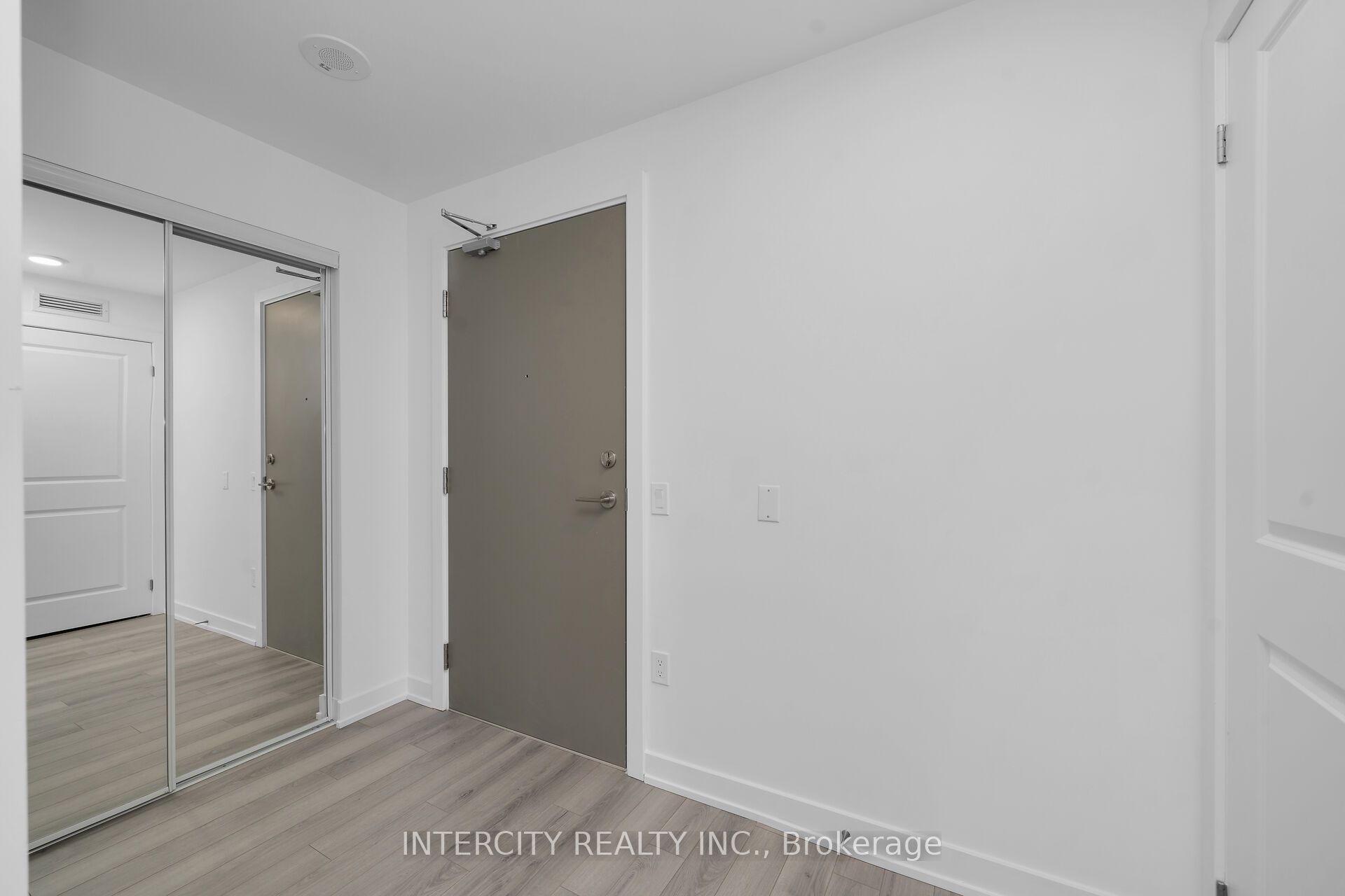 15 Skyridge Drive E 1019 Property Photo 5