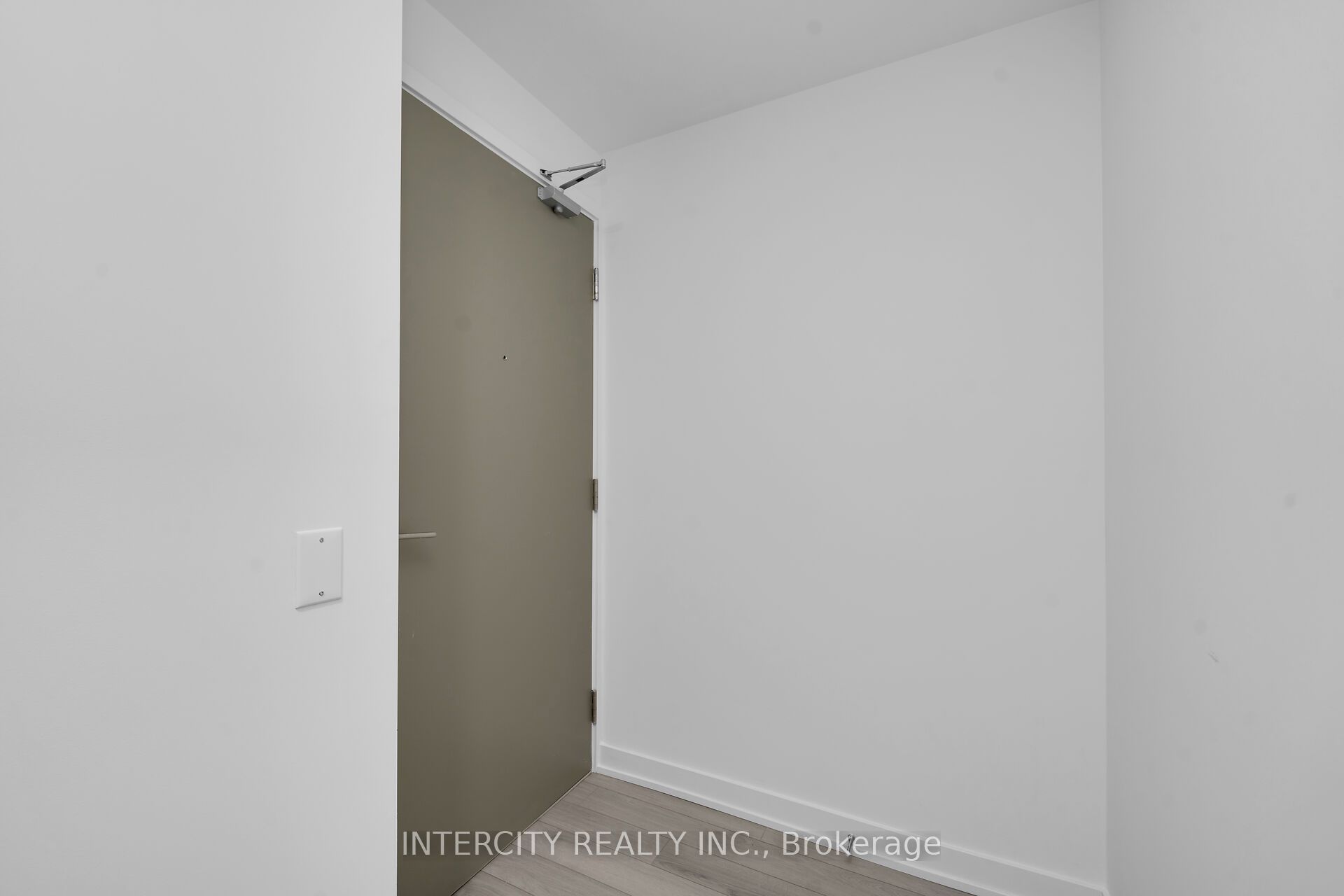 15 Skyridge Drive E 1107 Property Photo 5