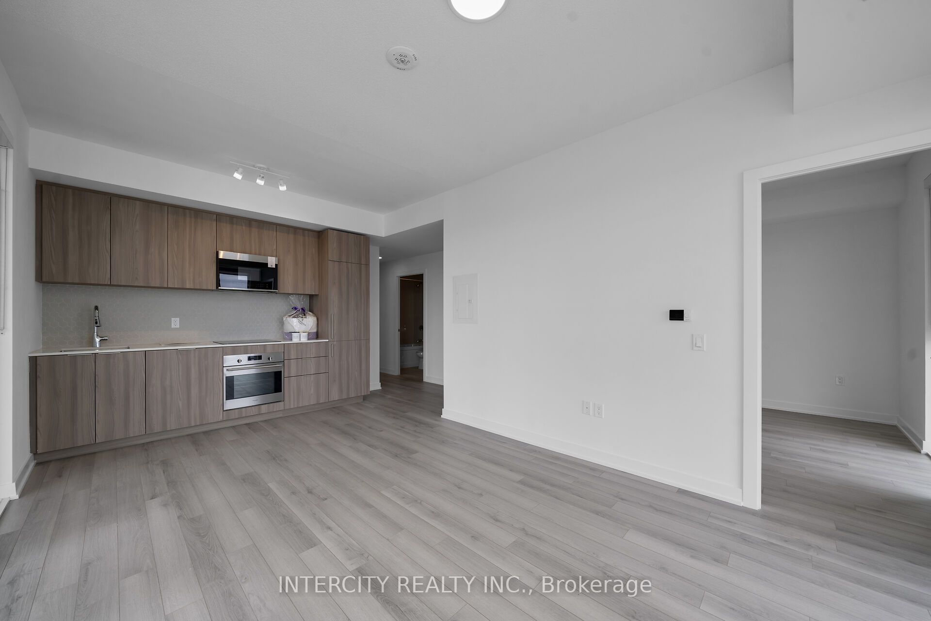 15 Skyridge Drive E 1107 Property Photo 8