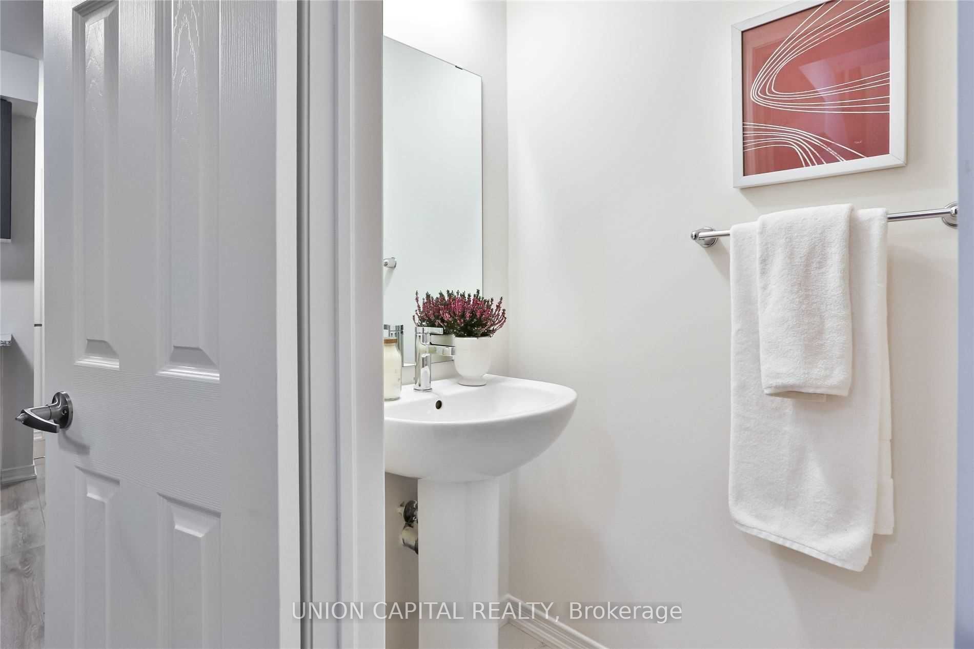 30 Woodstream Drive 13 Property Photo 8