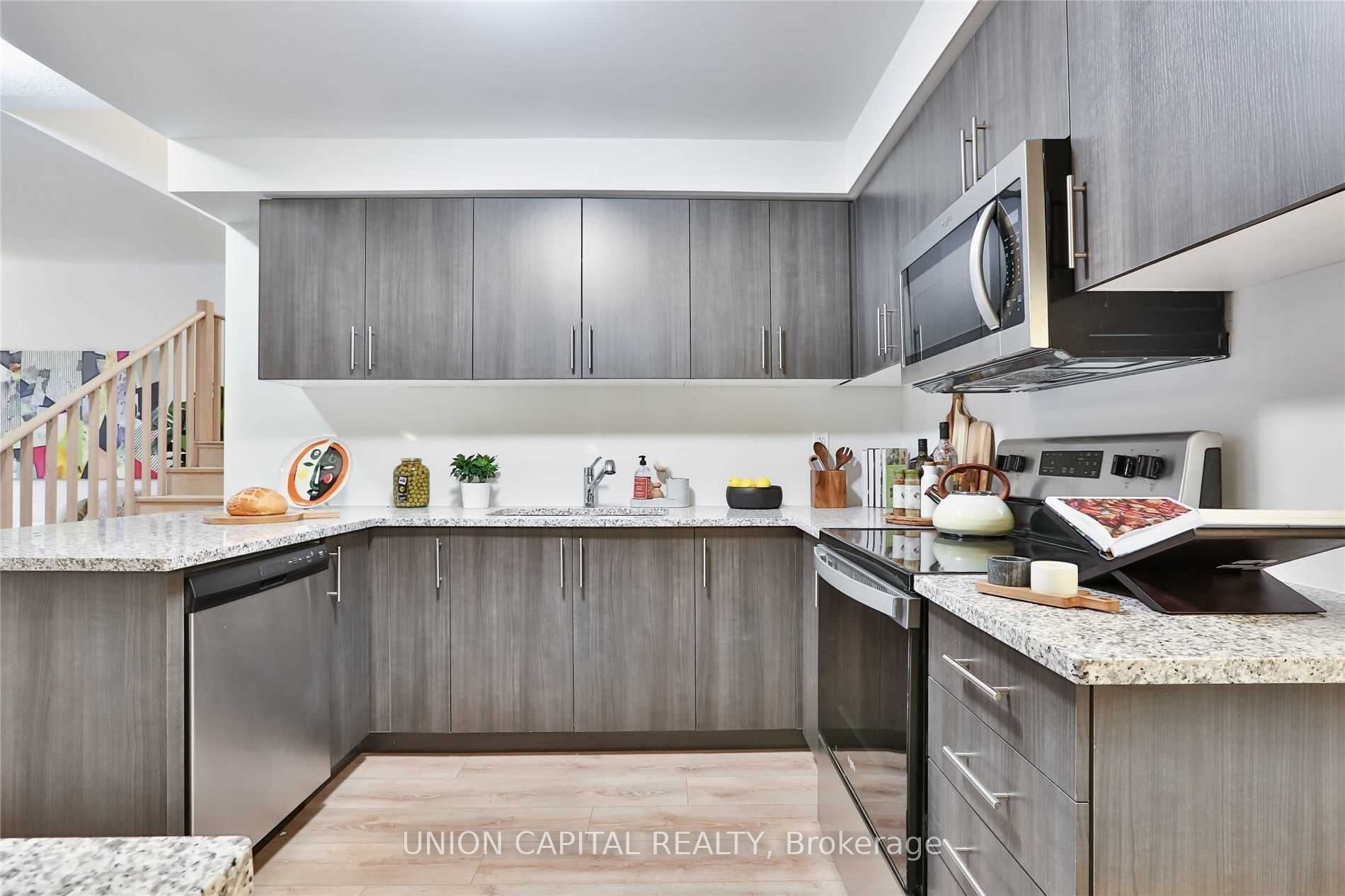 30 Woodstream Drive 13 Property Photo 13