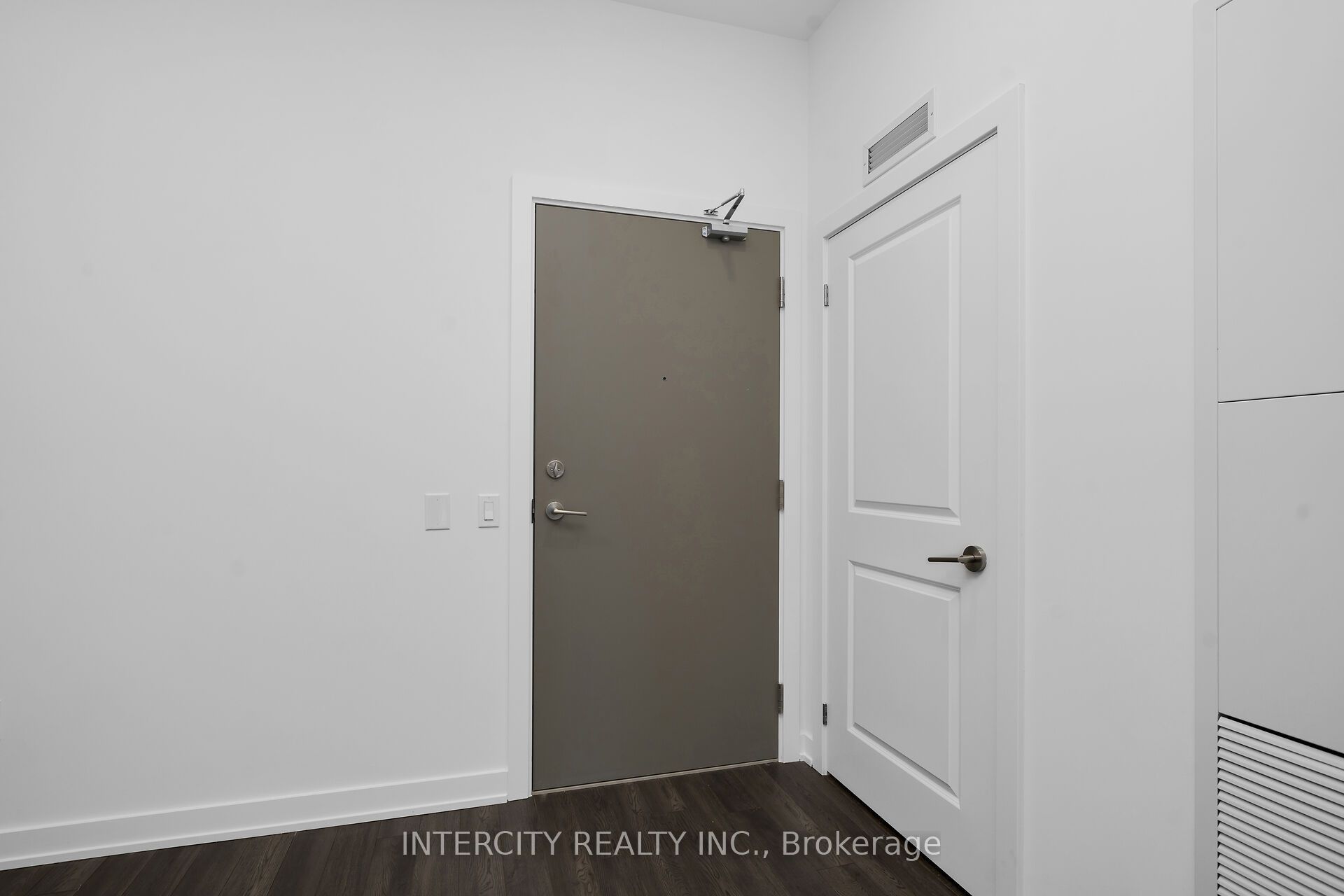 15 Skyridge Drive E 1813 Property Photo 5