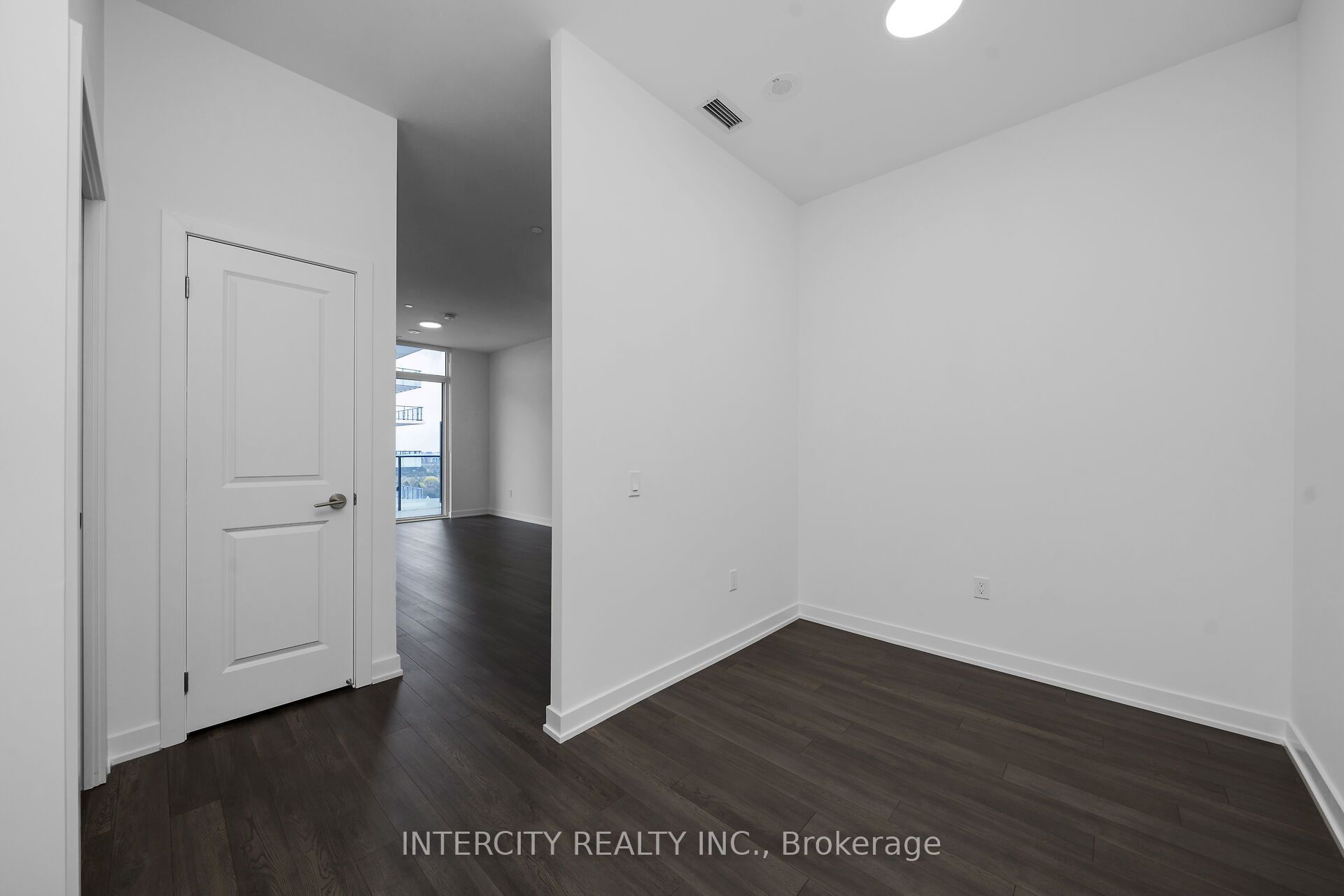 15 Skyridge Drive E 1813 Property Photo 6