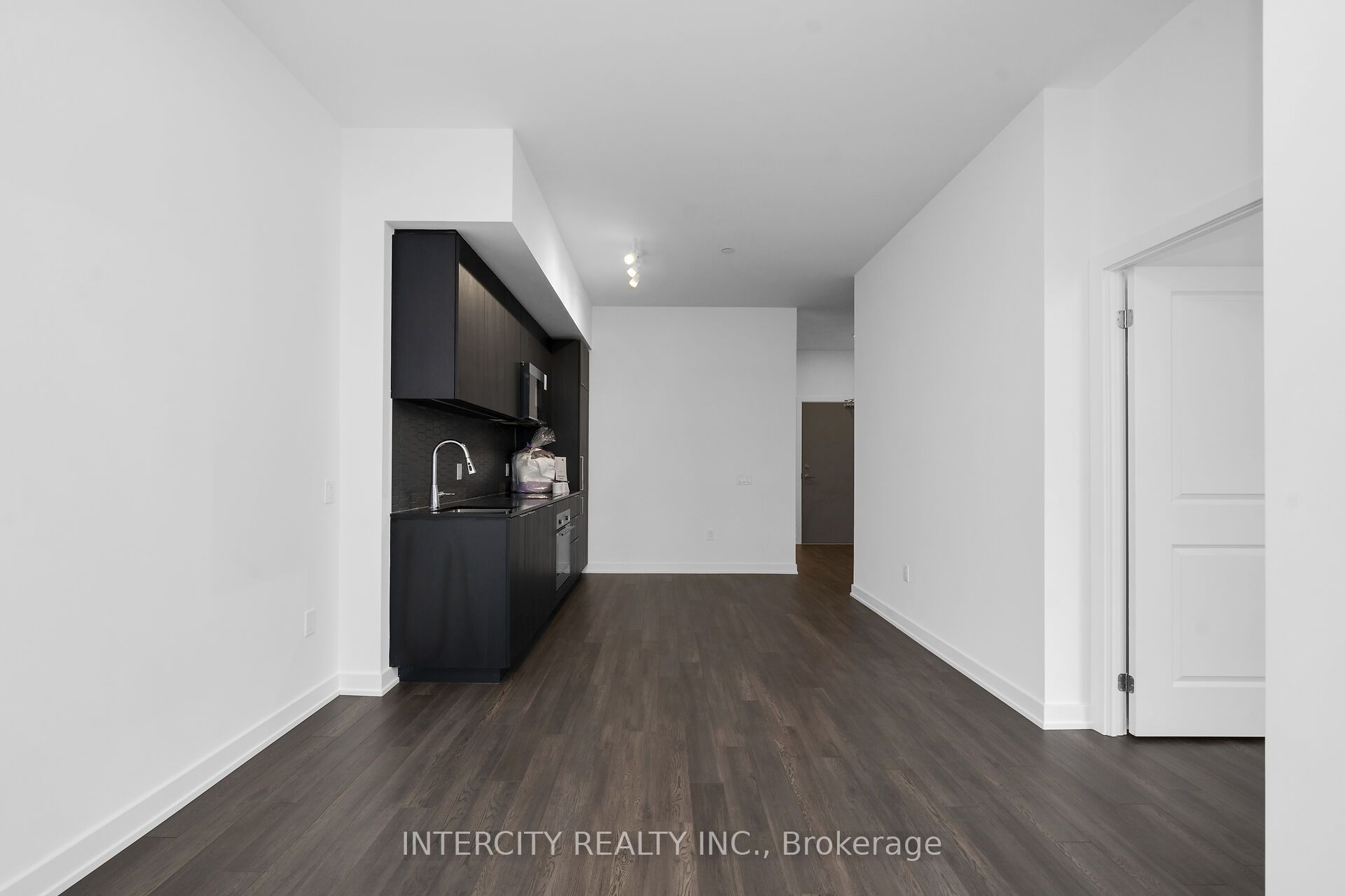 15 Skyridge Drive E 1813 Property Photo 11