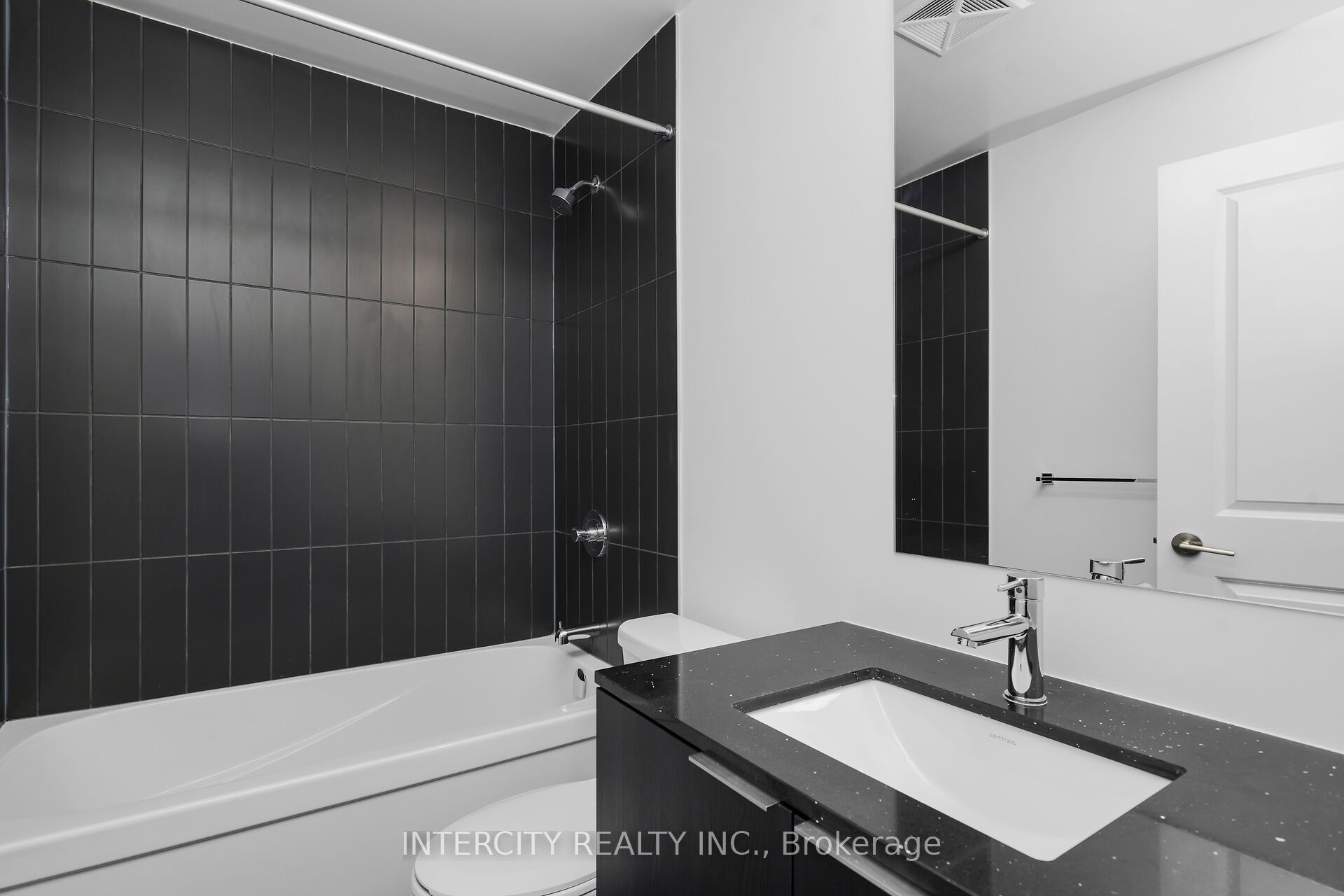 15 Skyridge Drive E 1813 Property Photo 17
