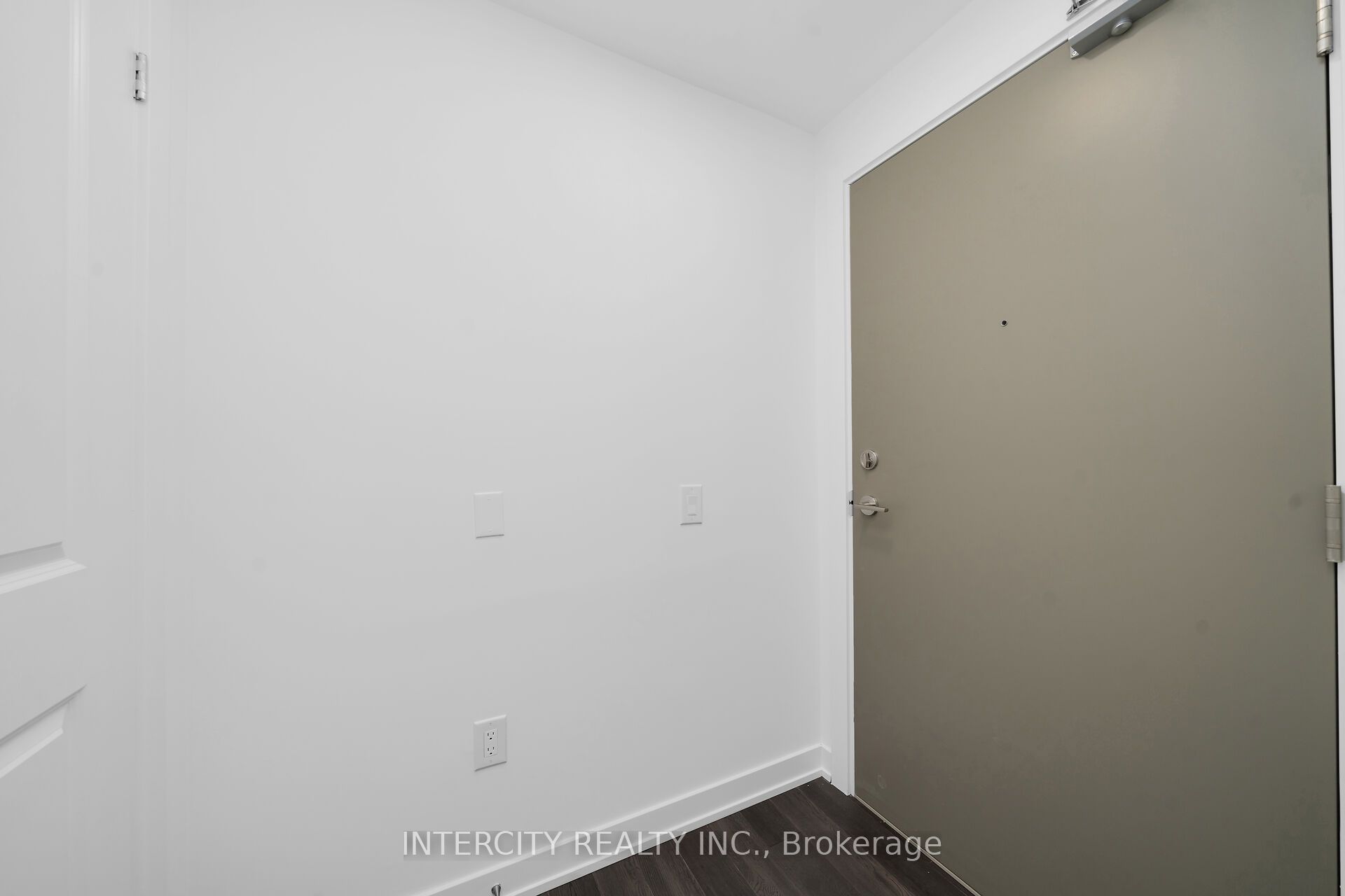 15 Skyridge Drive E 1221 Property Photo 5