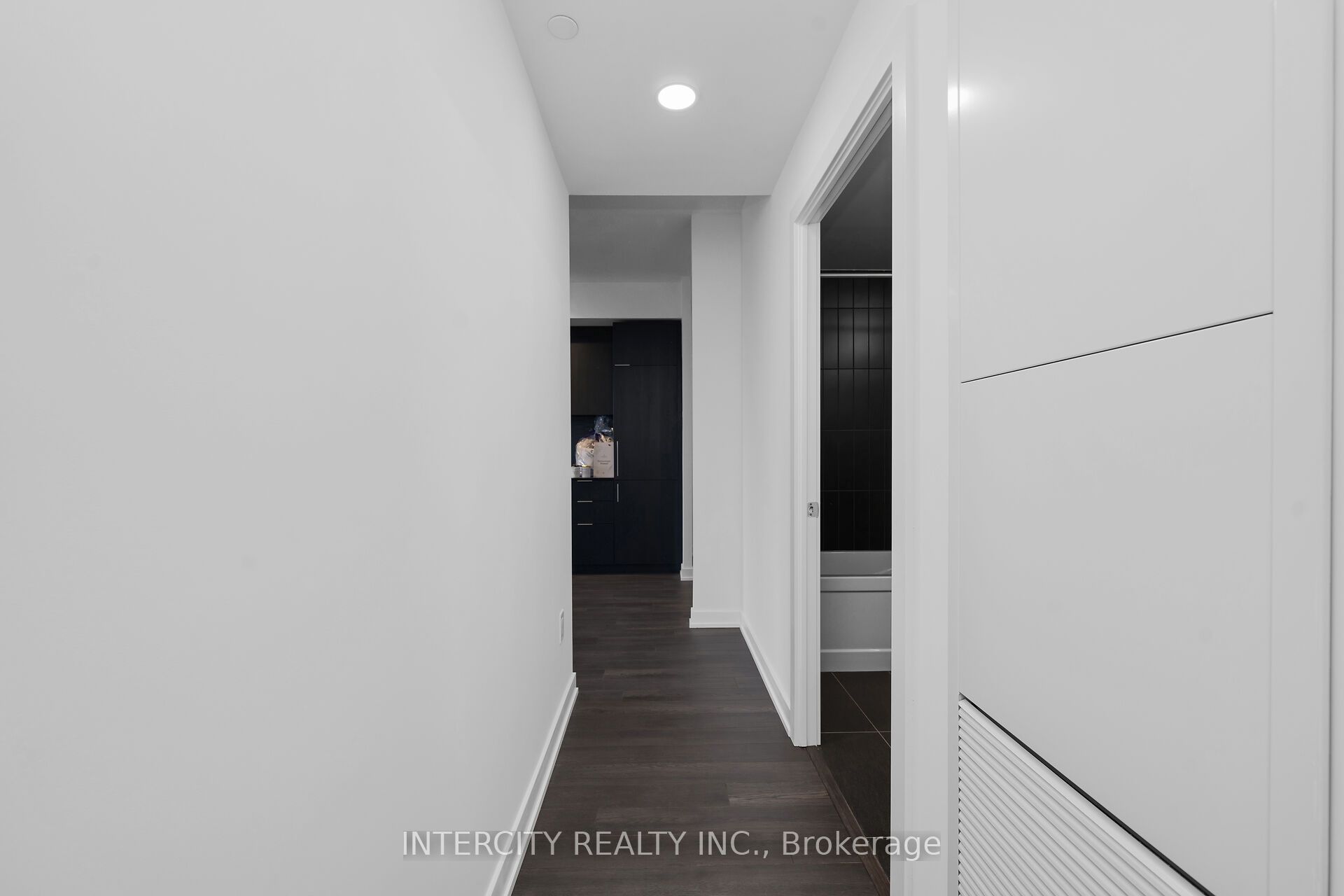 15 Skyridge Drive E 1221 Property Photo 6